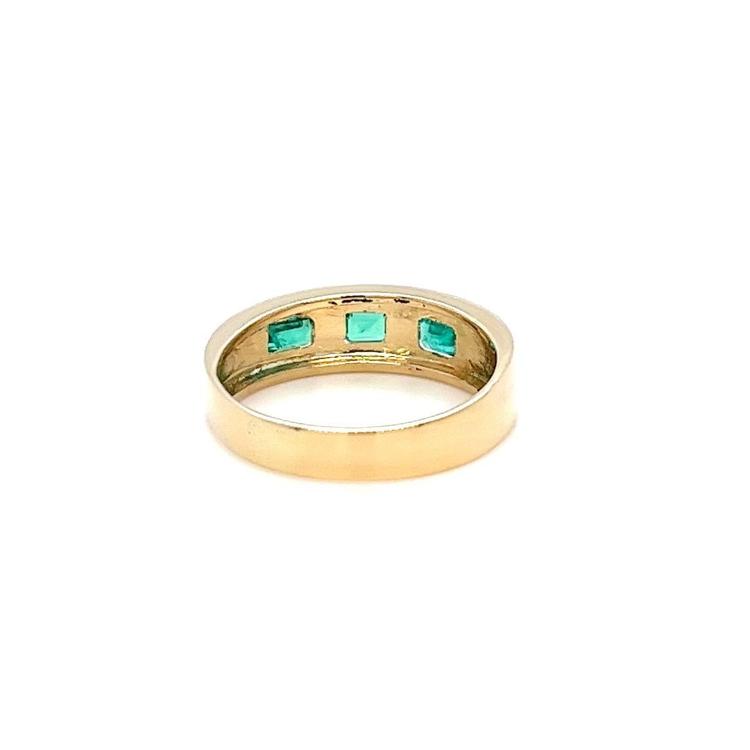 Men's Three Stone Emerald Band Ring In Good Condition In Coral Gables, FL