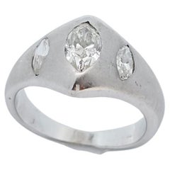 Anello da uomo con tre pietre e diamante taglio marquise