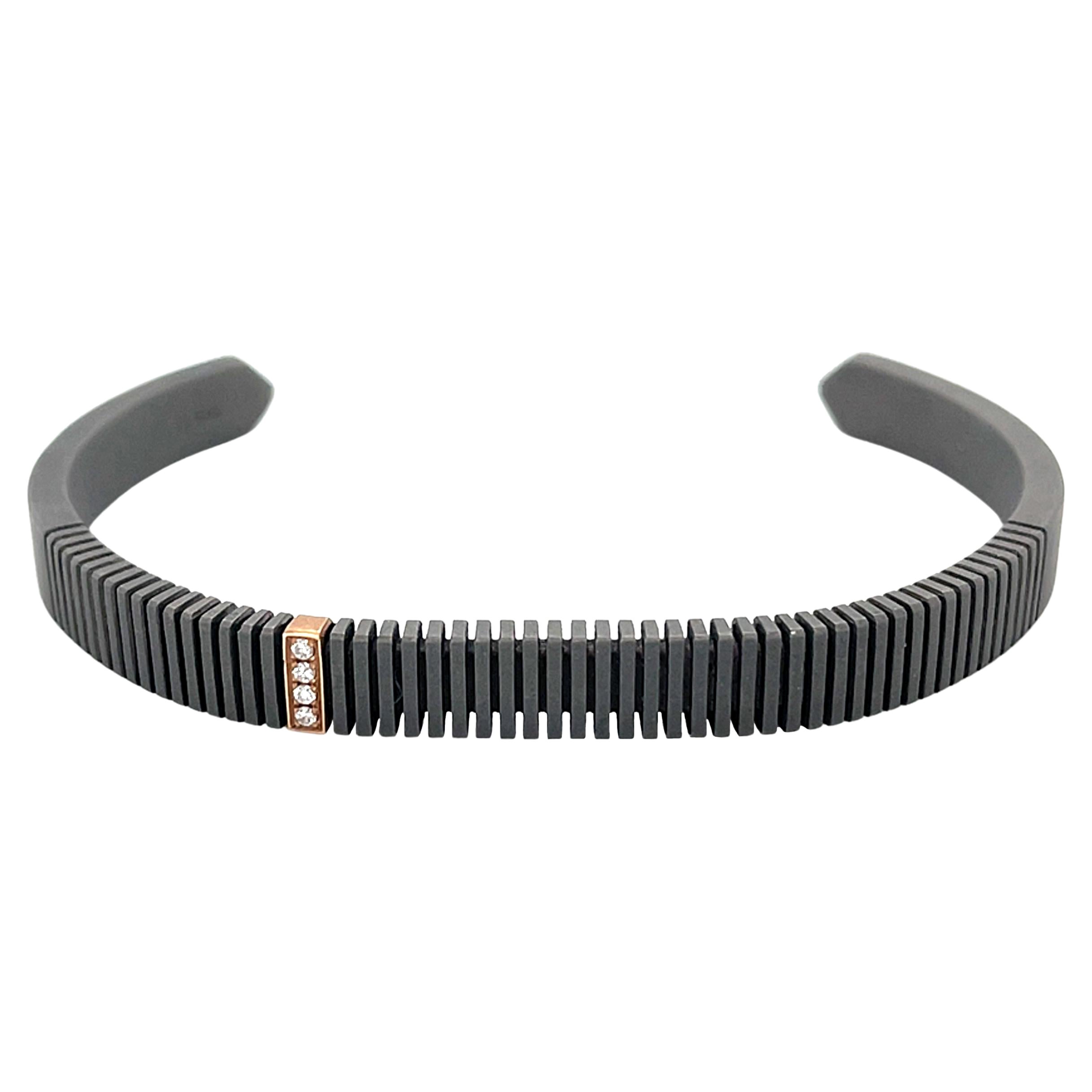 Pulsera de hombre de titanio y oro rosa de 18 quilates con diamantes redondos incoloros