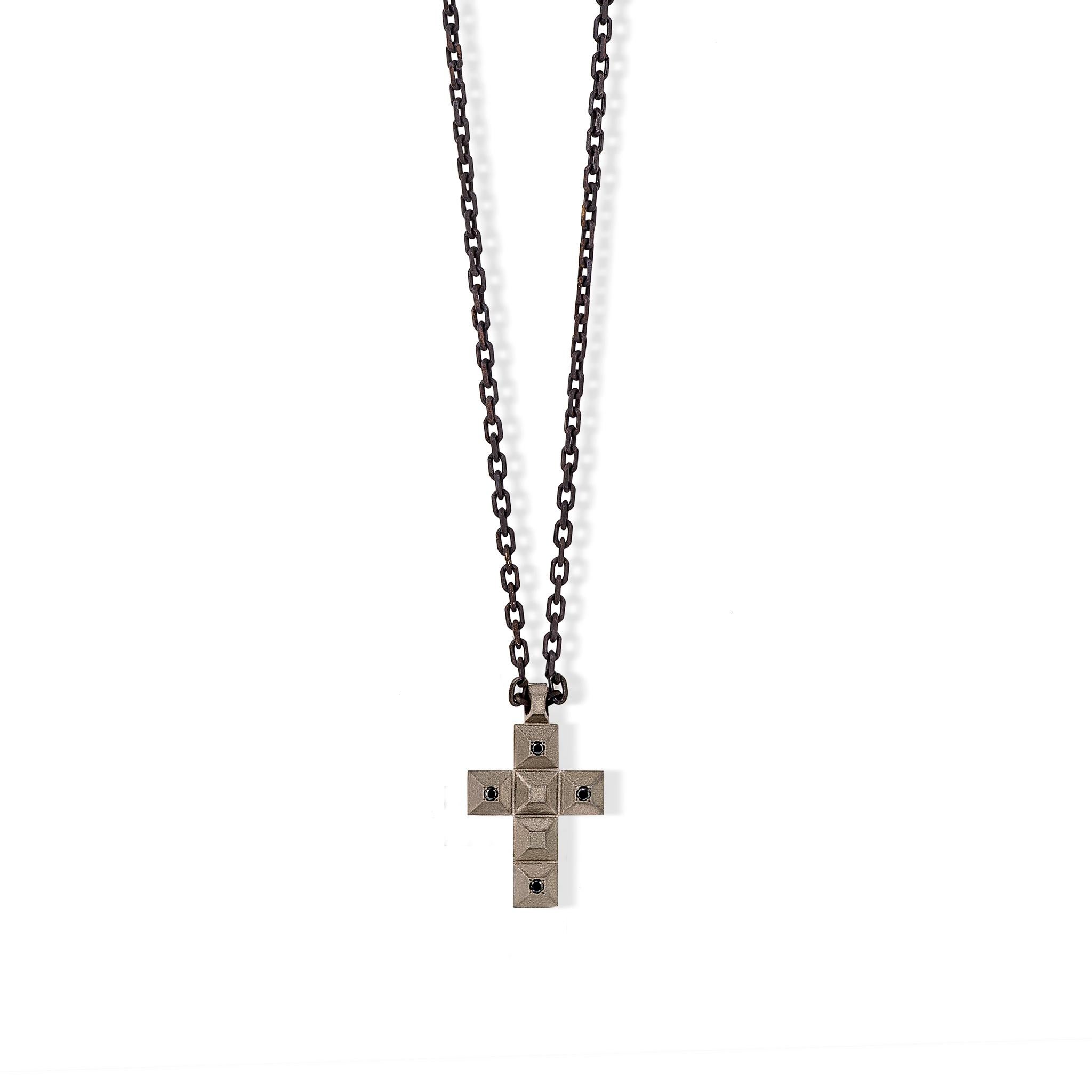 Men's Linea Watt necklace in titanium, black diamonds and 9 kt red gold. The star of this necklace is the cross consisting of six small titanium studs. Set above the outer studs are 4 black diamonds for a total carat of 4 points. The chain slides