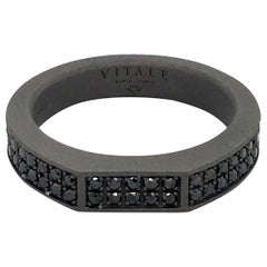Anello da uomo in titanio con diamante nero rotondo