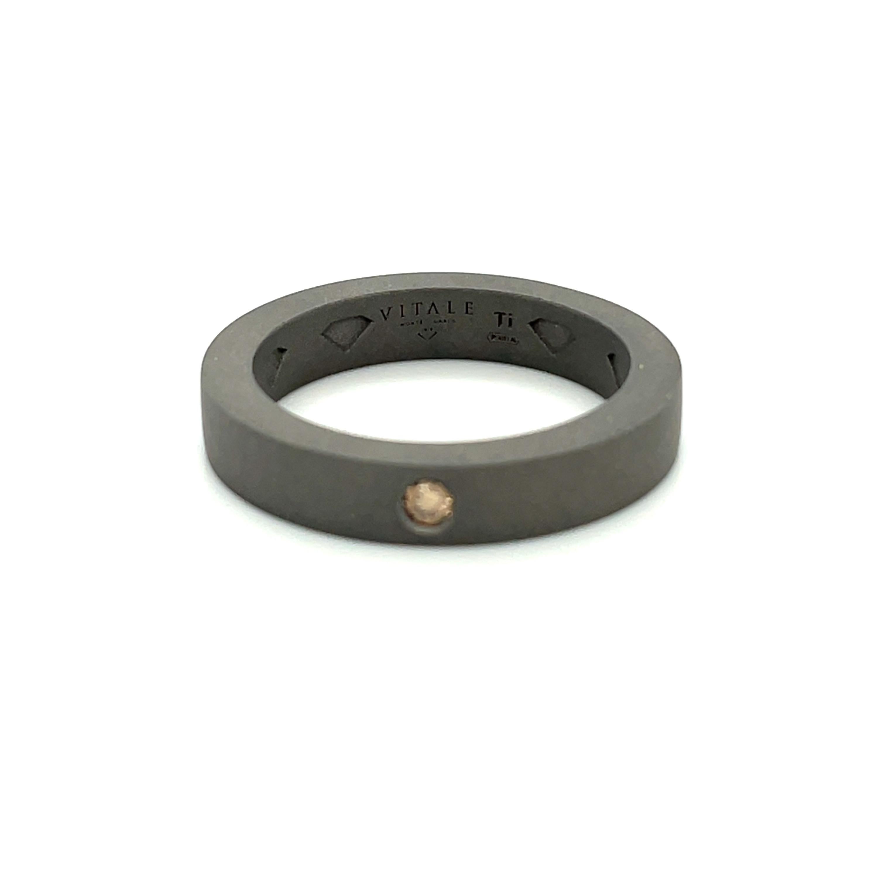 Herren-Ring aus Titan mit rundem braunem Diamanten (Rundschliff) im Angebot