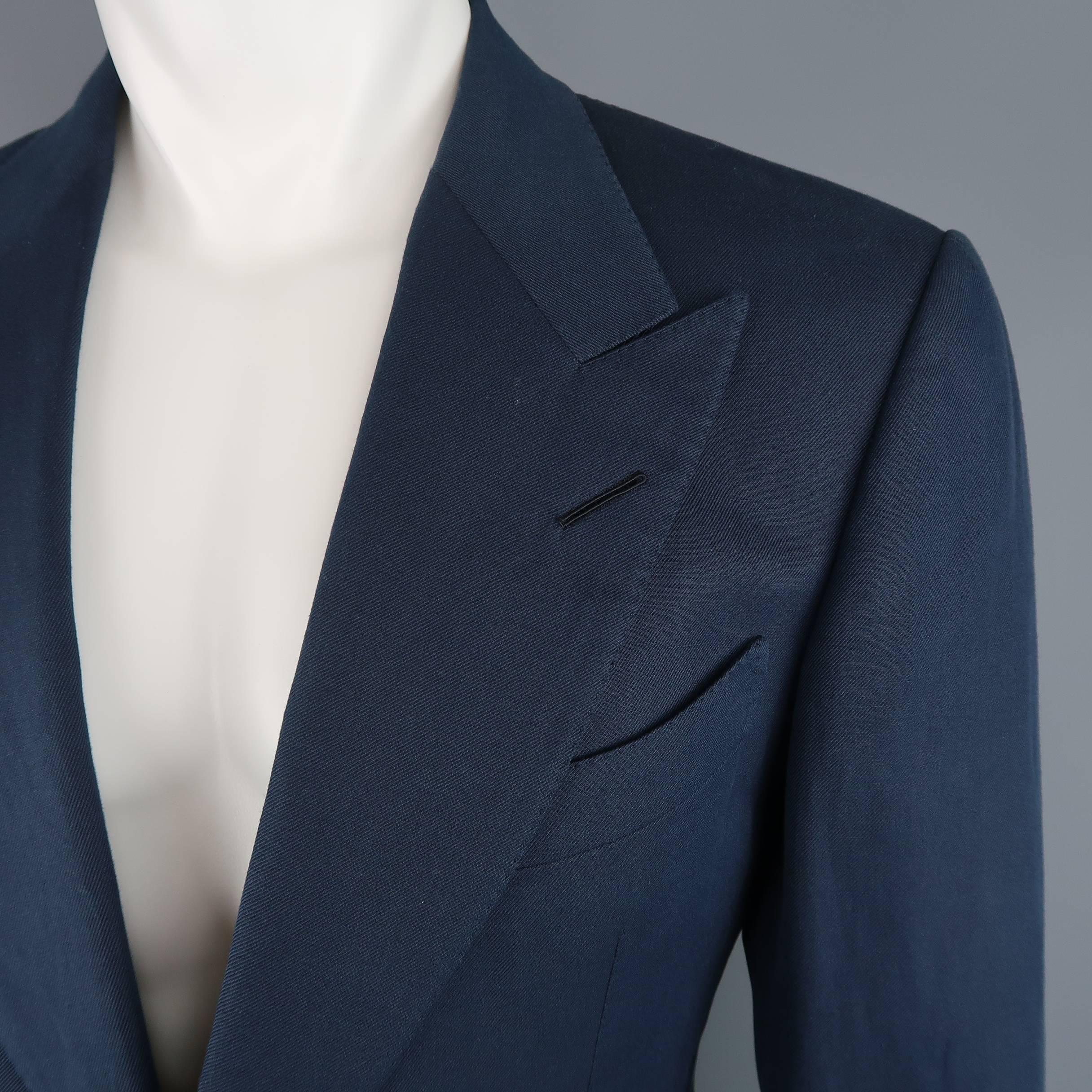 TOM FORD single breasted sport coat comes in light weight navy blue cotton twill with a peak lapel, two button front, patch pockets, functional button cuffs, and double vented back.  Made in Switzerland.

Excellent Condition.  Marked: IT 50 R
