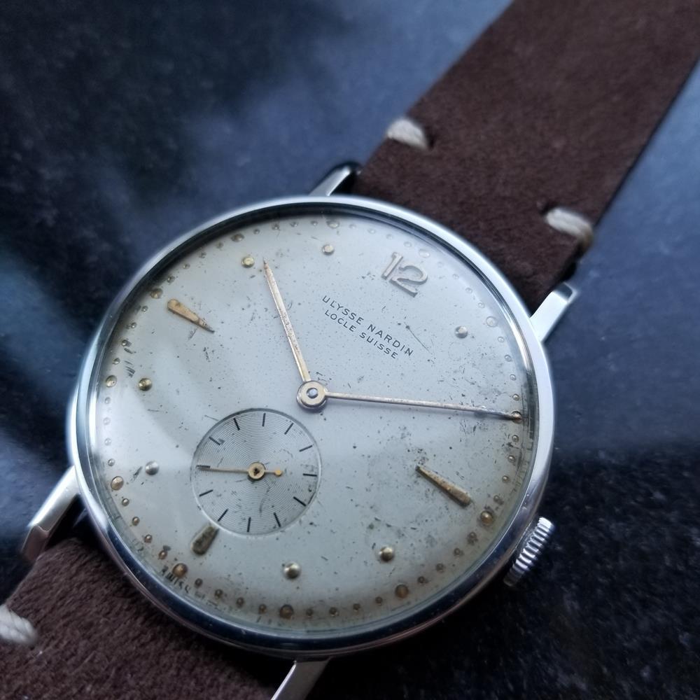 Vintage classic, men's Ulysse Nardin manual hand-wind field watch, c.1950s. Verified authentic by a master watchmaker. Gorgeous tanned Ulysse Nardin silver dial dial, applied gold dagger and droplet hour markers, Arabic numeral 12, gold minute and
