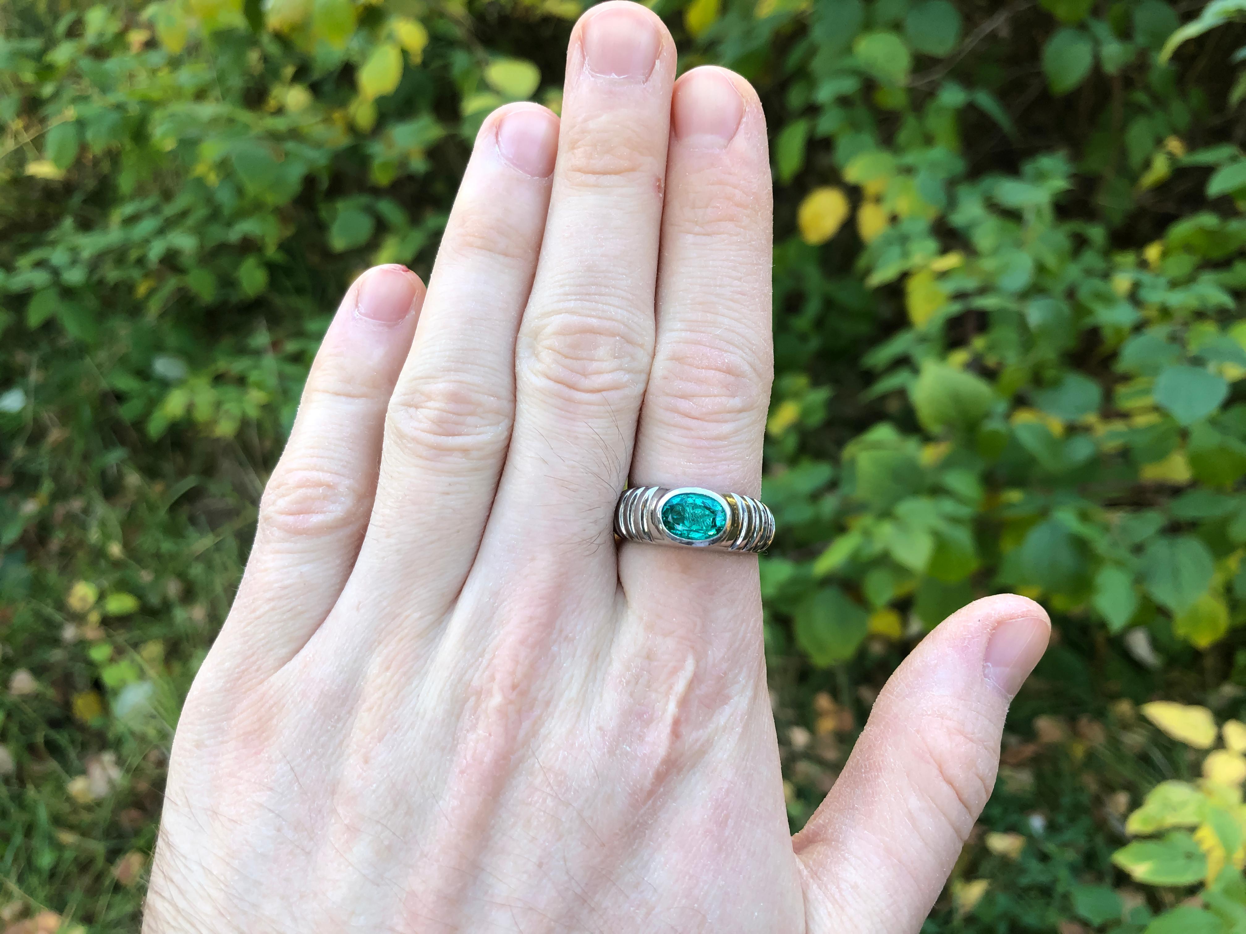 Modern Mens, Unisex Ring with Genuine Emerald For Sale