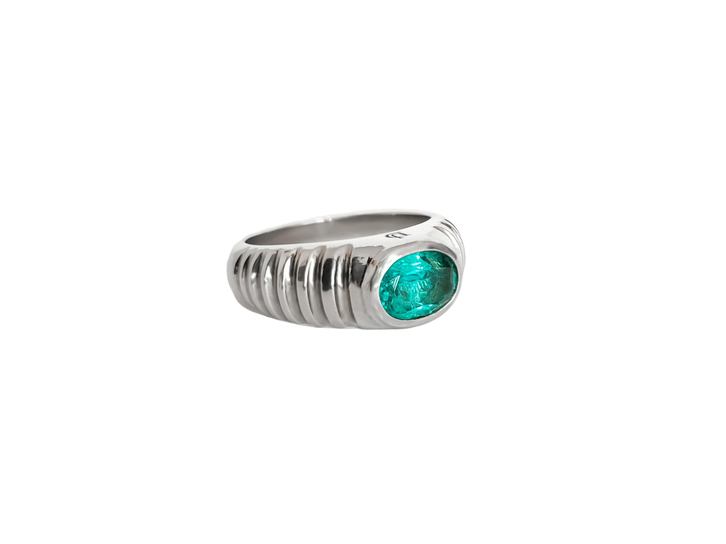 Mens, Unisex Ring with Genuine Emerald In New Condition For Sale In Istanbul, TR