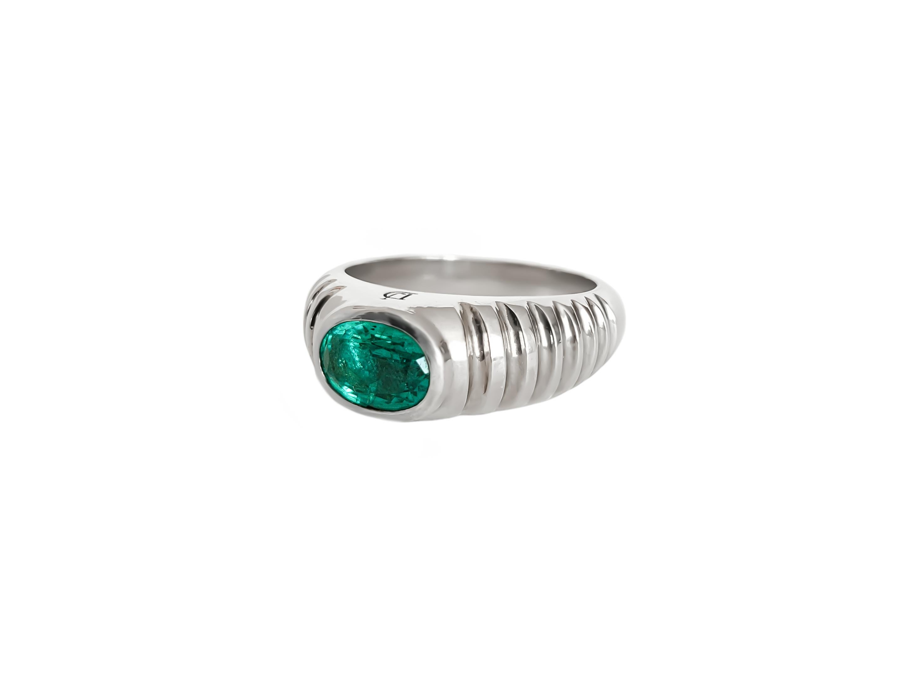 Mens, Unisex Ring with Genuine Emerald For Sale 1