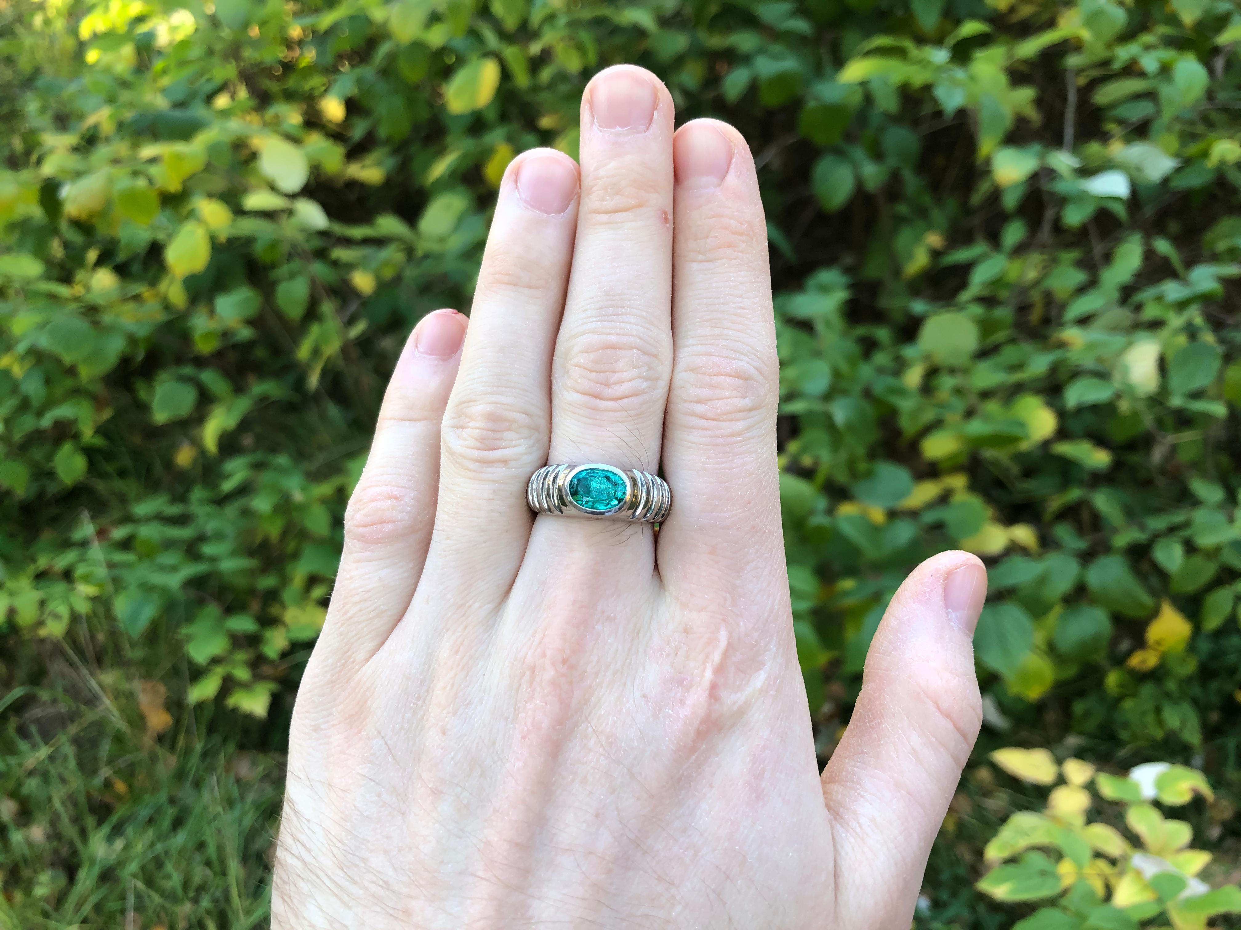 Mens, Unisex Ring with Genuine Emerald For Sale 2