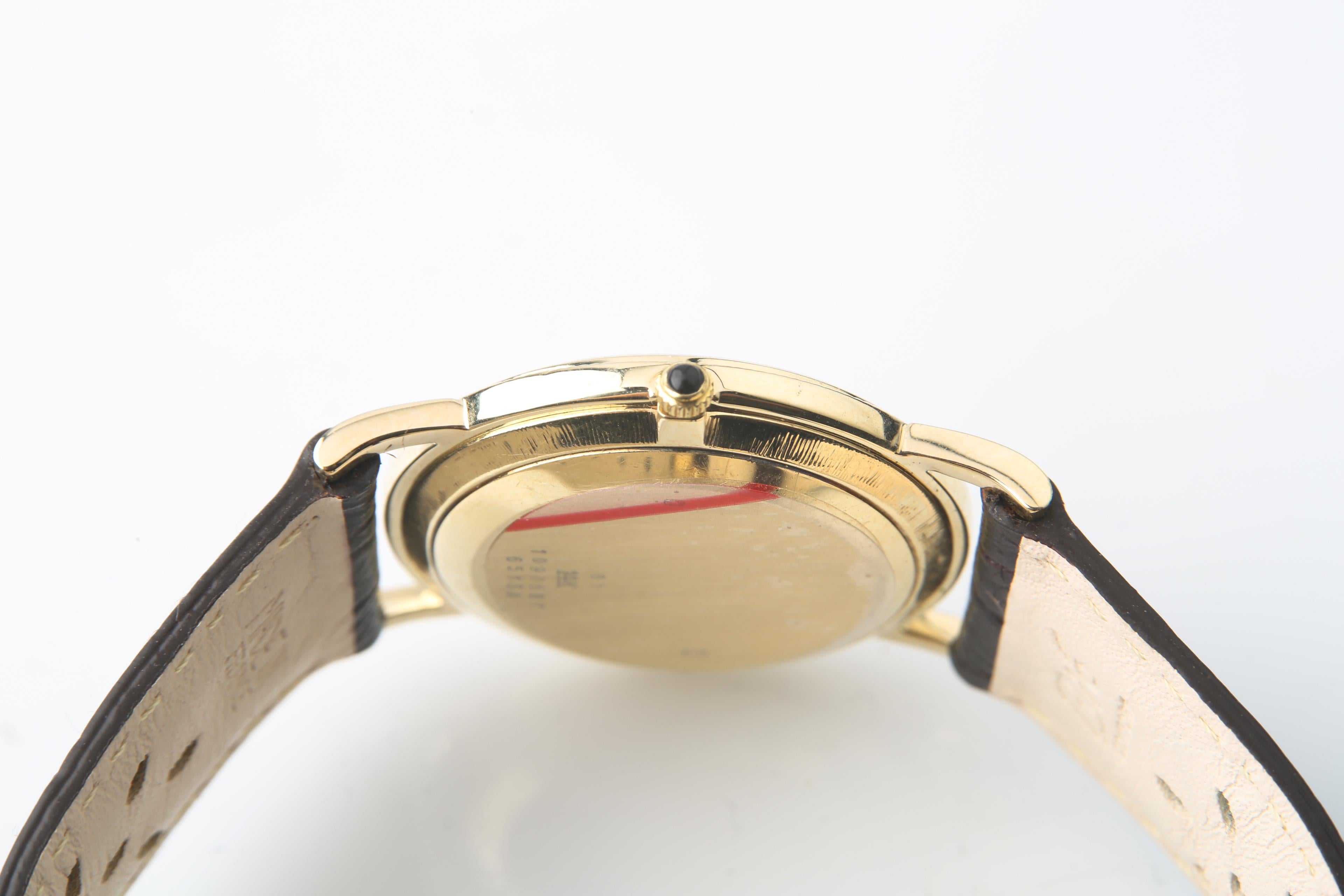 Moderne Hommes Vintage Φ Baume & Mercier 14k Yellow Gold Quartz Watch Black Leather Band en vente