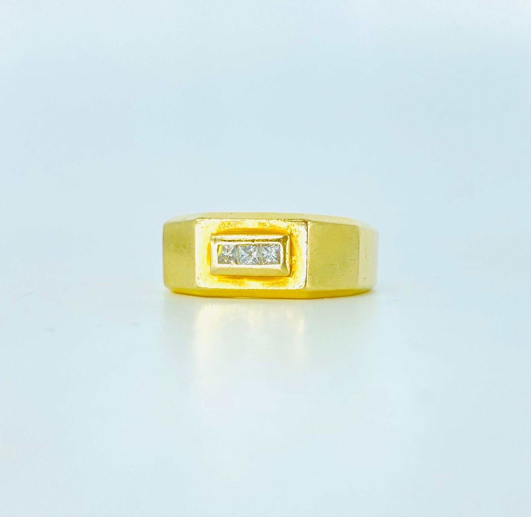 Men’s Vintage Bolt Design 0.18 Carat Princess Cut Diamonds Ring 14k Gold In Good Condition For Sale In Miami, FL