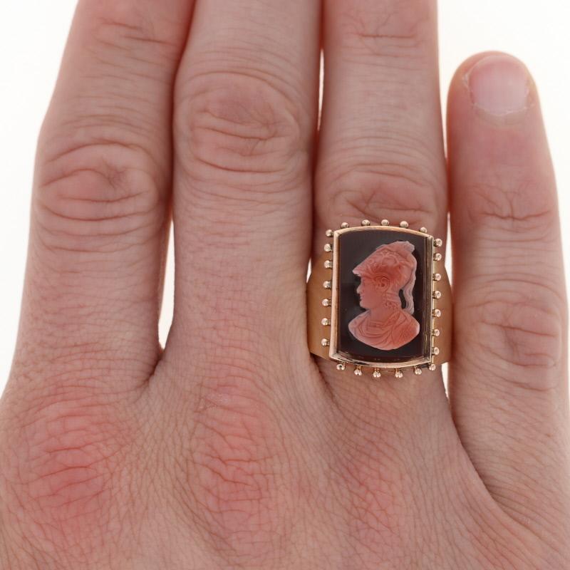 Men's Vintage Cameo Fashion Ring 14 Karat Yellow Gold Carved Sardonyx Chalcedony In Excellent Condition In Greensboro, NC