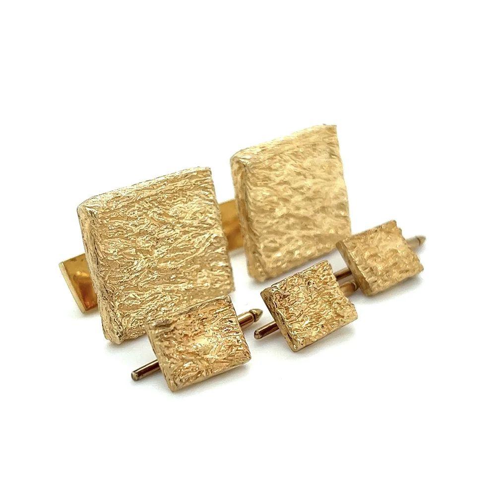 Gent’s Awesome Hand crafted Finely detailed Pair of Signed Ruser Designer Rectangular Bark Nugget Style Cufflink and 3 Studs Set. All 5 pieces are signed Ruser and stamped 14K. For that Special Man in your life, including You!
