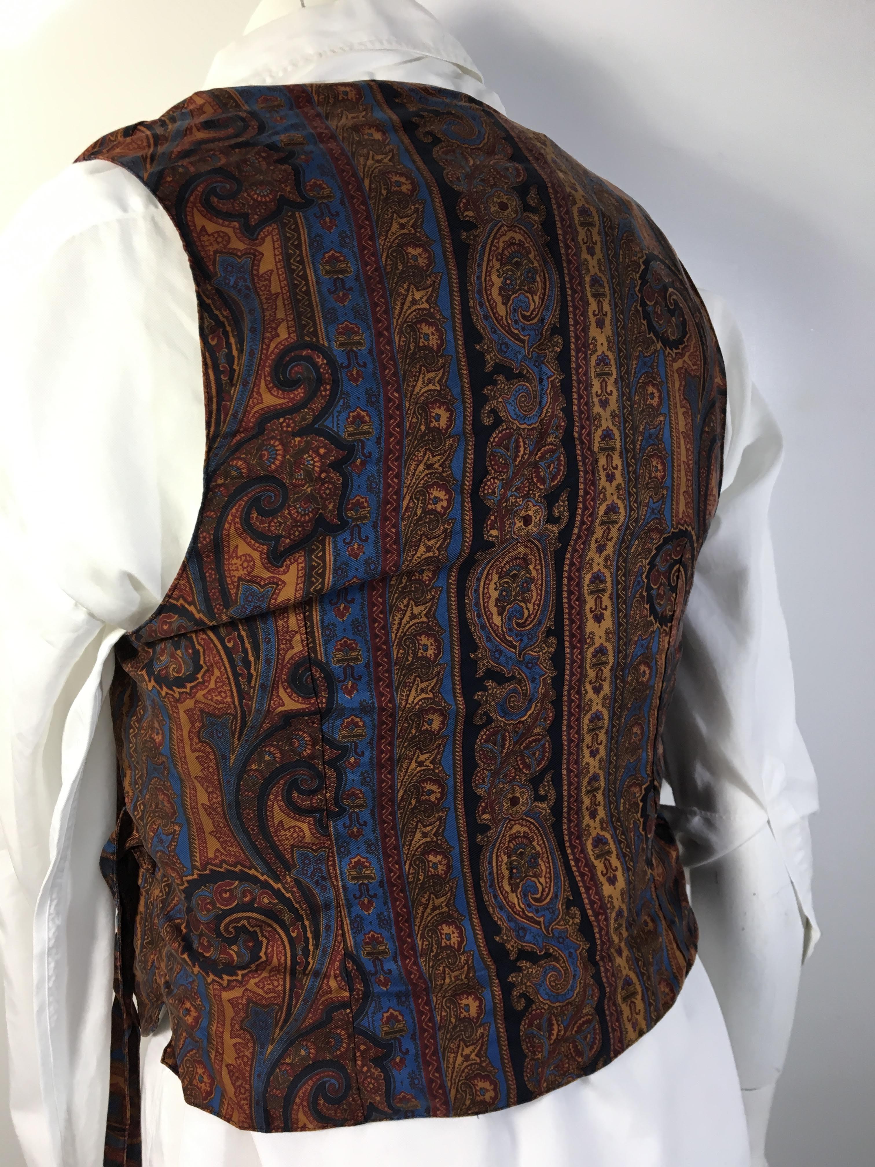 Mens Vintage Hermes Silk Paisley Vest In Good Condition In Bridgehampton, NY