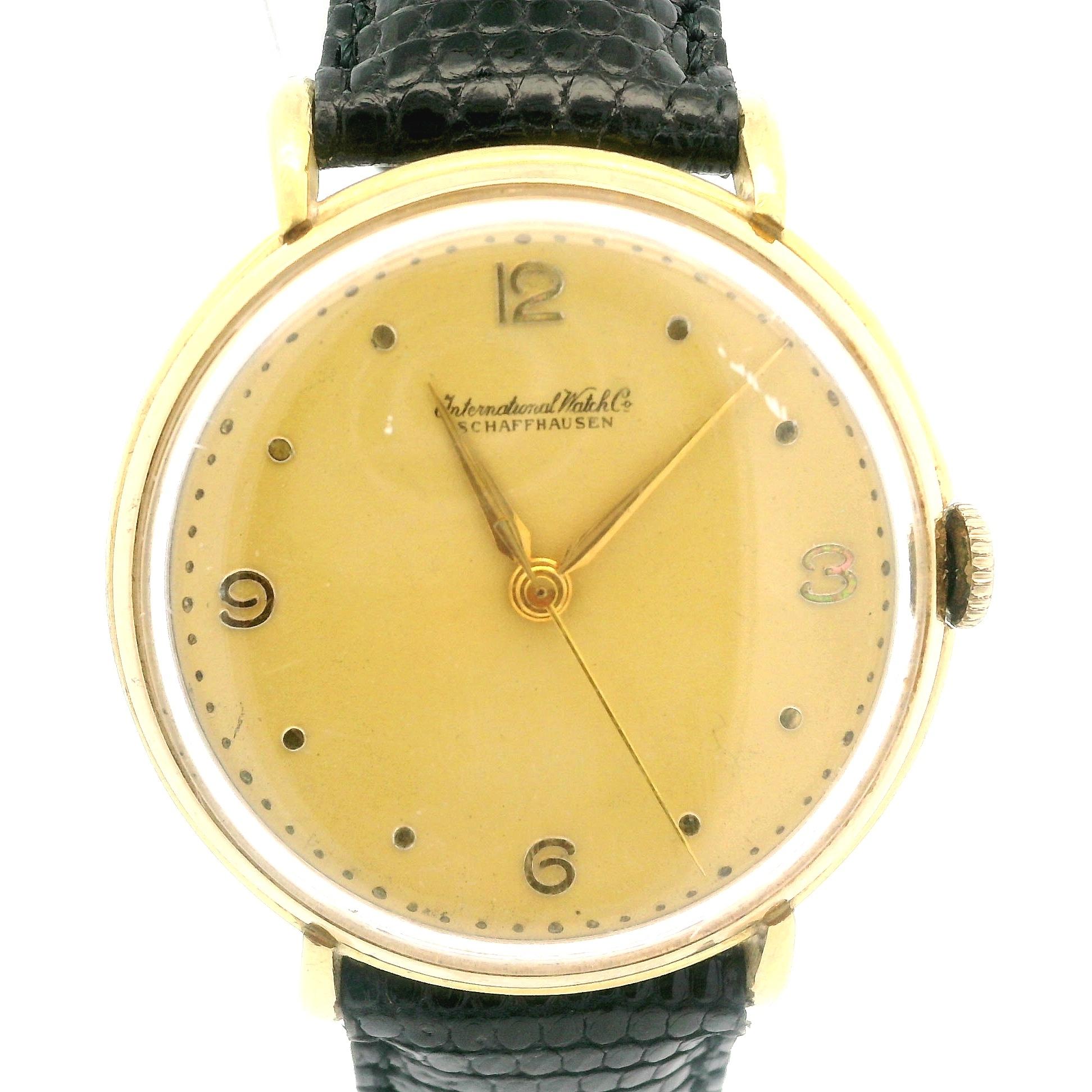 
Uhrmacher:	International Watch Co. (IWC)
Bewegung:	Mechanisch - Handaufzug - Swiss-made
Kaliber Nr.:	89
Gehäuse MATERIAL:	Massives 18k Gelbgold
Höhe des Gehäuses:	42mm (Ansatz zu Ansatz)
Gehäusebreite:	36mm (ohne die Krone)
Fall