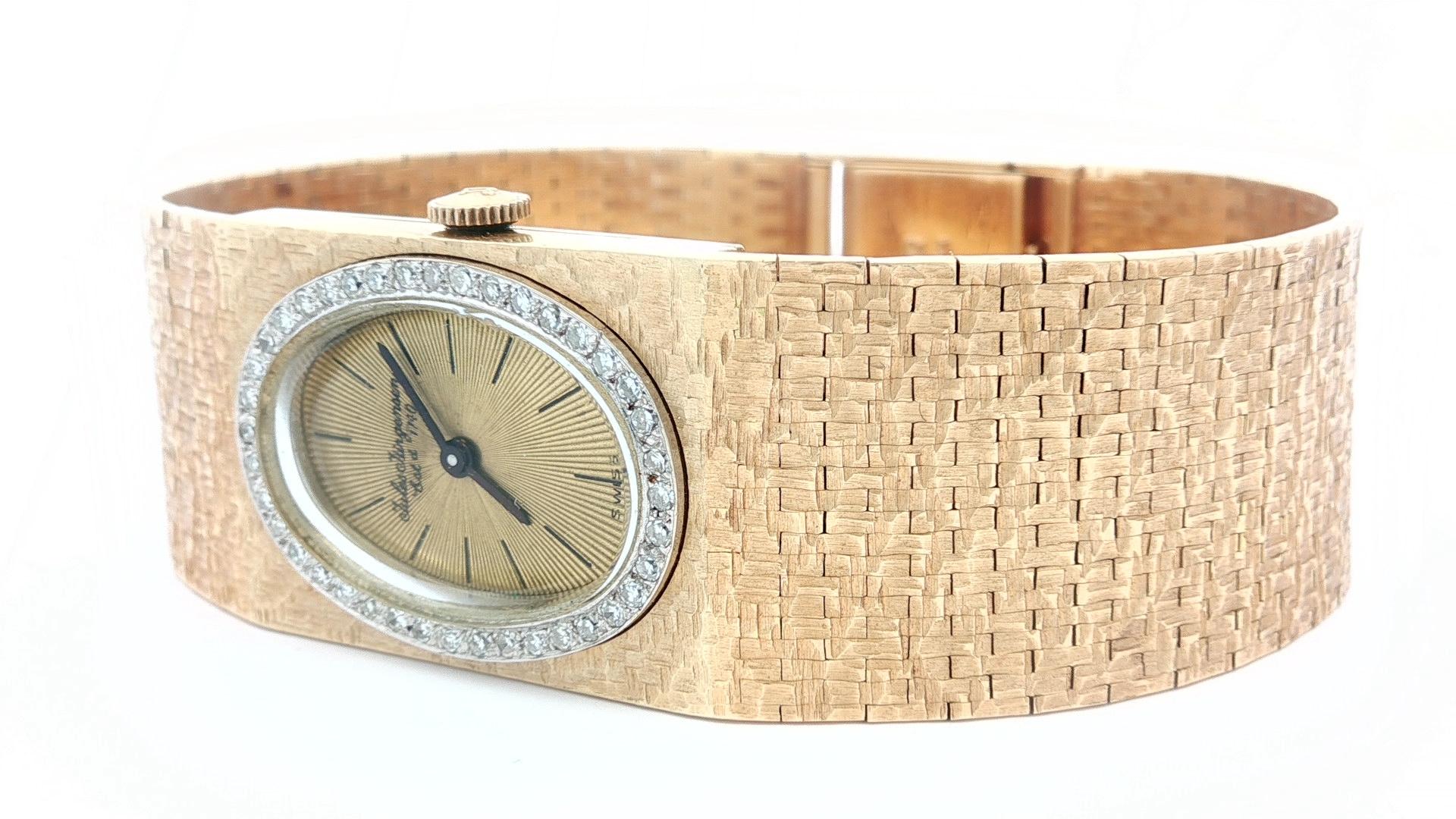 Vintage By Jurgensen 14k Gold Rectangular Textured Wrist Watch Bracelet en vente 10