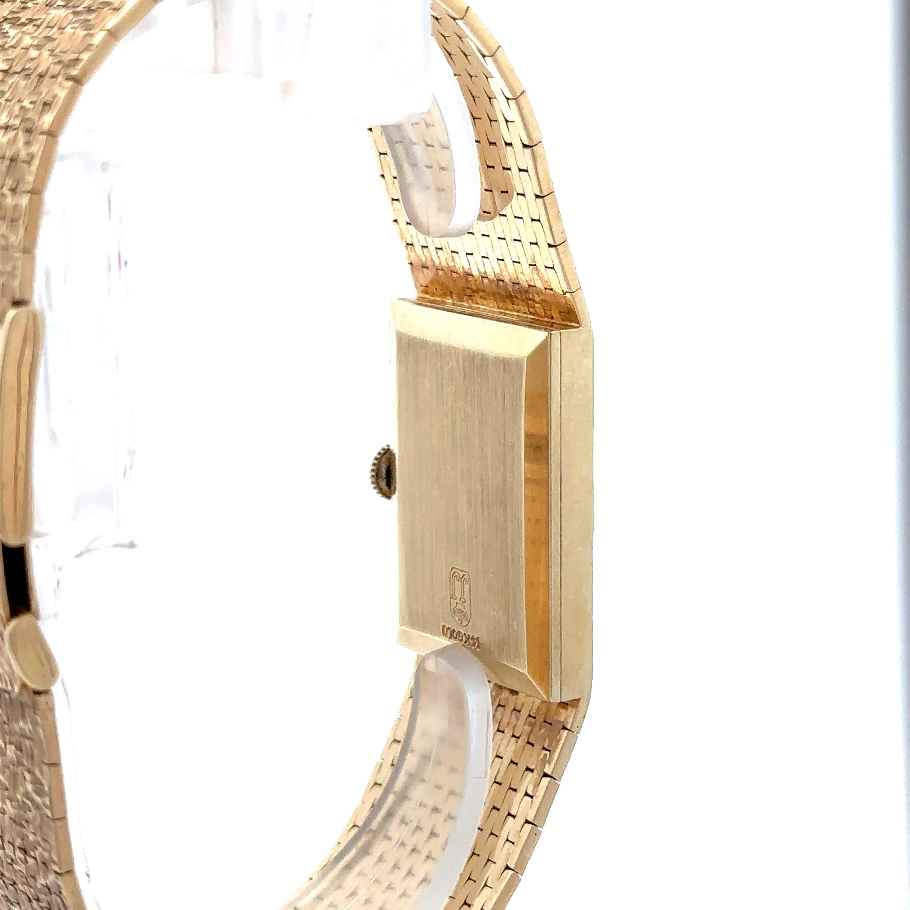 Vintage By Jurgensen 14k Gold Rectangular Textured Wrist Watch Bracelet en vente 3