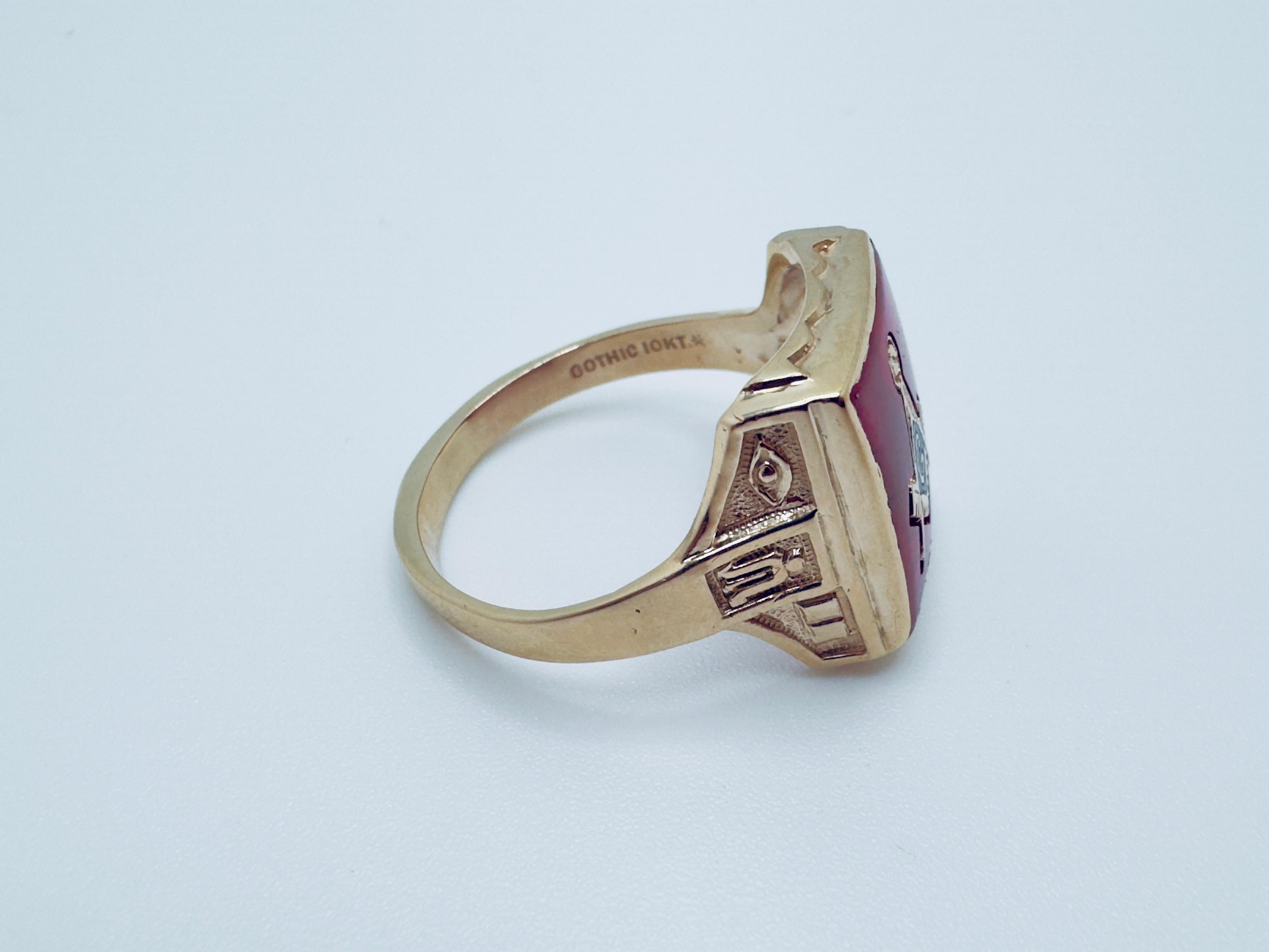 Uomo Anello massonico d'epoca da uomo con pietra rosa e rossa in vendita