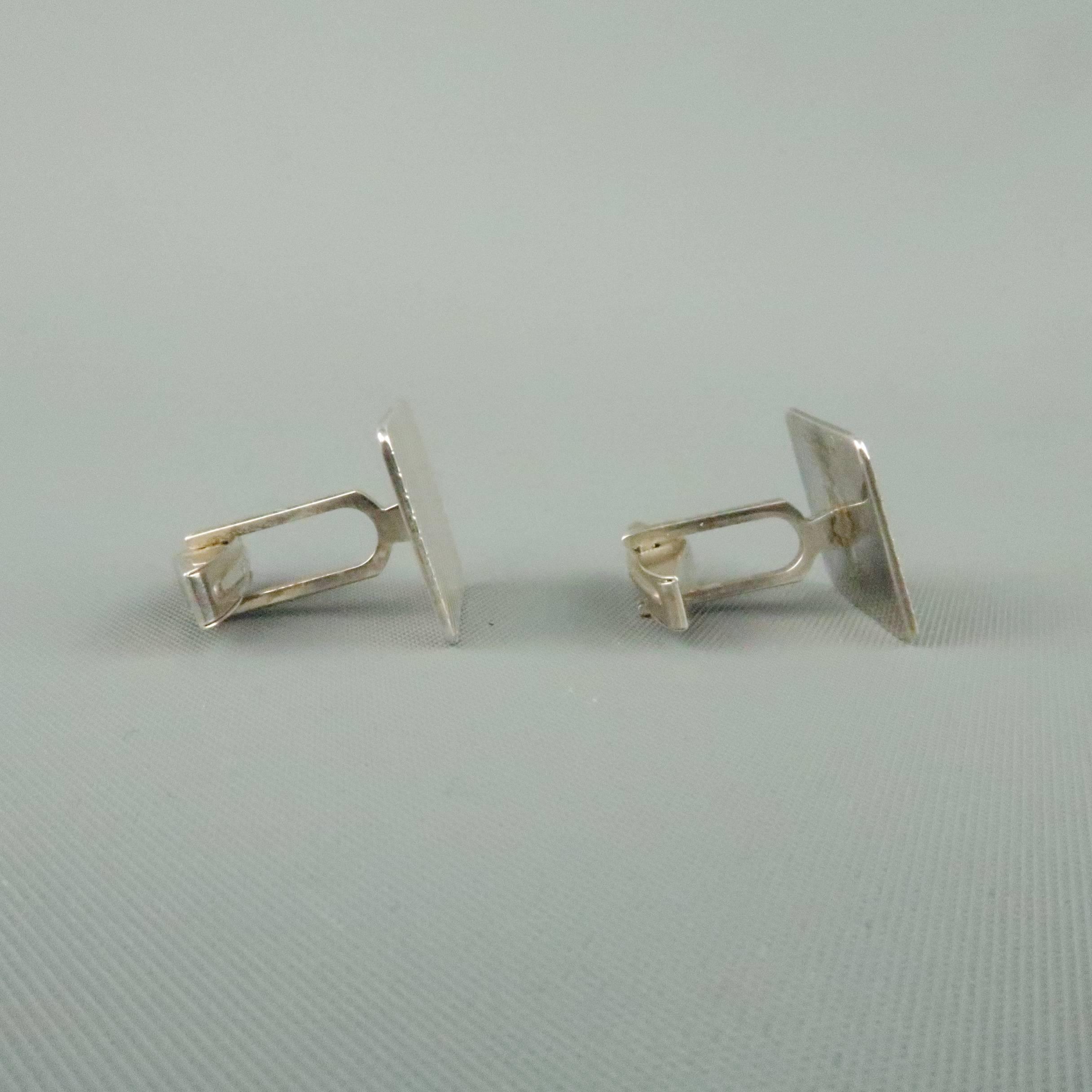 Vintage Paul Stuart cuff links come in sterling silver with a stripe embossed square motif. With case.
 
Good Pre-Owned Condition.
