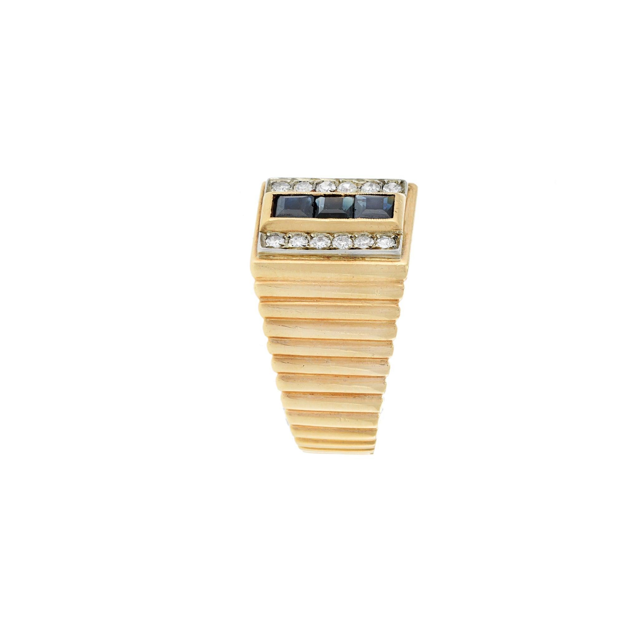 Taille carrée Bague homme Vintage Retro en or rose 18KT saphir bleu et diamant en vente