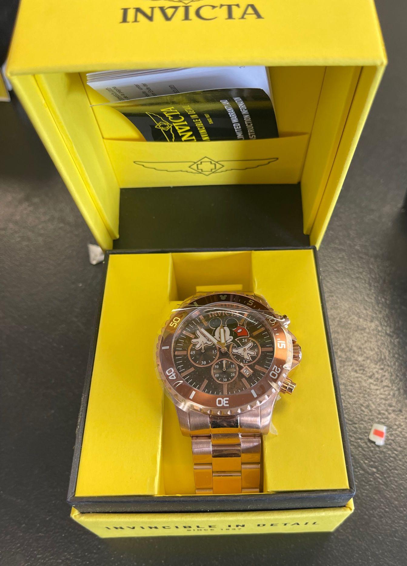Simply Fabulous! Gent's Walt Disney Rose Gold Wrist Watch featuring that all-time lovable Walt Disney character Mickey Mouse. NIB. Classic Disney Design. Featuring: 12-Hour Dial, Chronograph, Date Indicator, Limited Edition, Luminous Hands, Luminous
