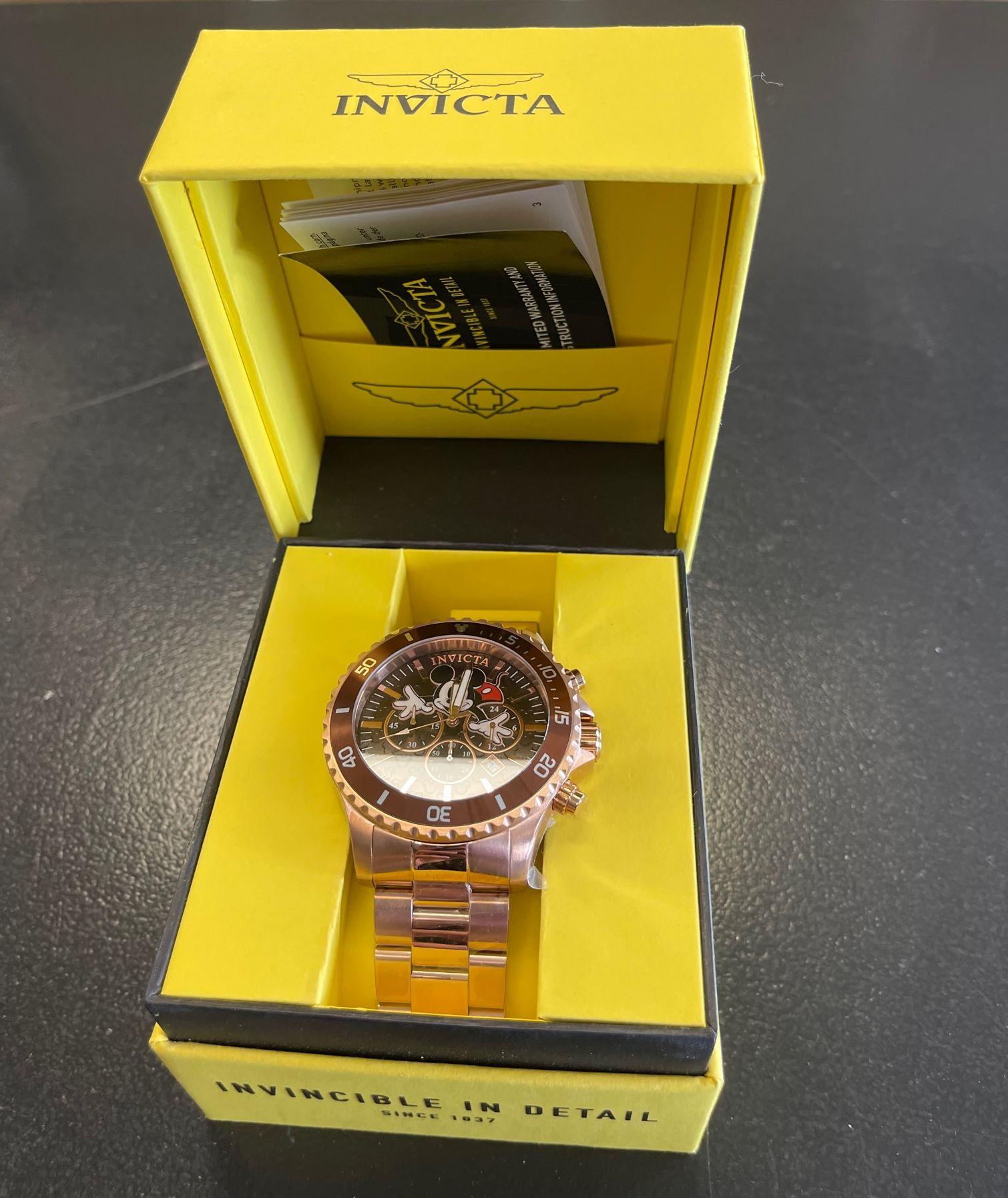 Men's Vintage Walt Disney Mickey Mouse Invicta Wrist Watch NIB In New Condition For Sale In Montreal, QC