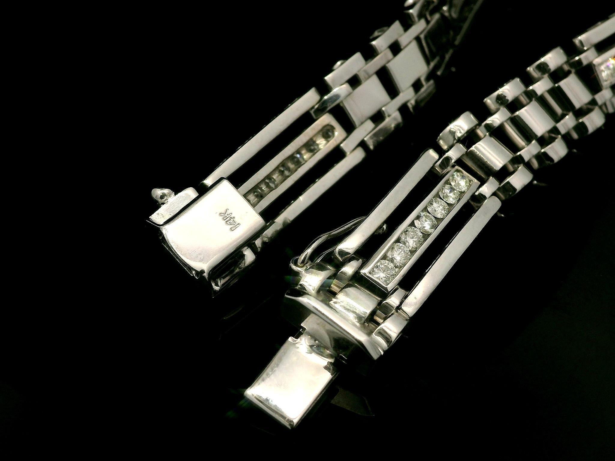 Brilliant Cut Men's White Gold 1.75ctw Channel Diamond Polished Geometric Link Chain Bracelet For Sale