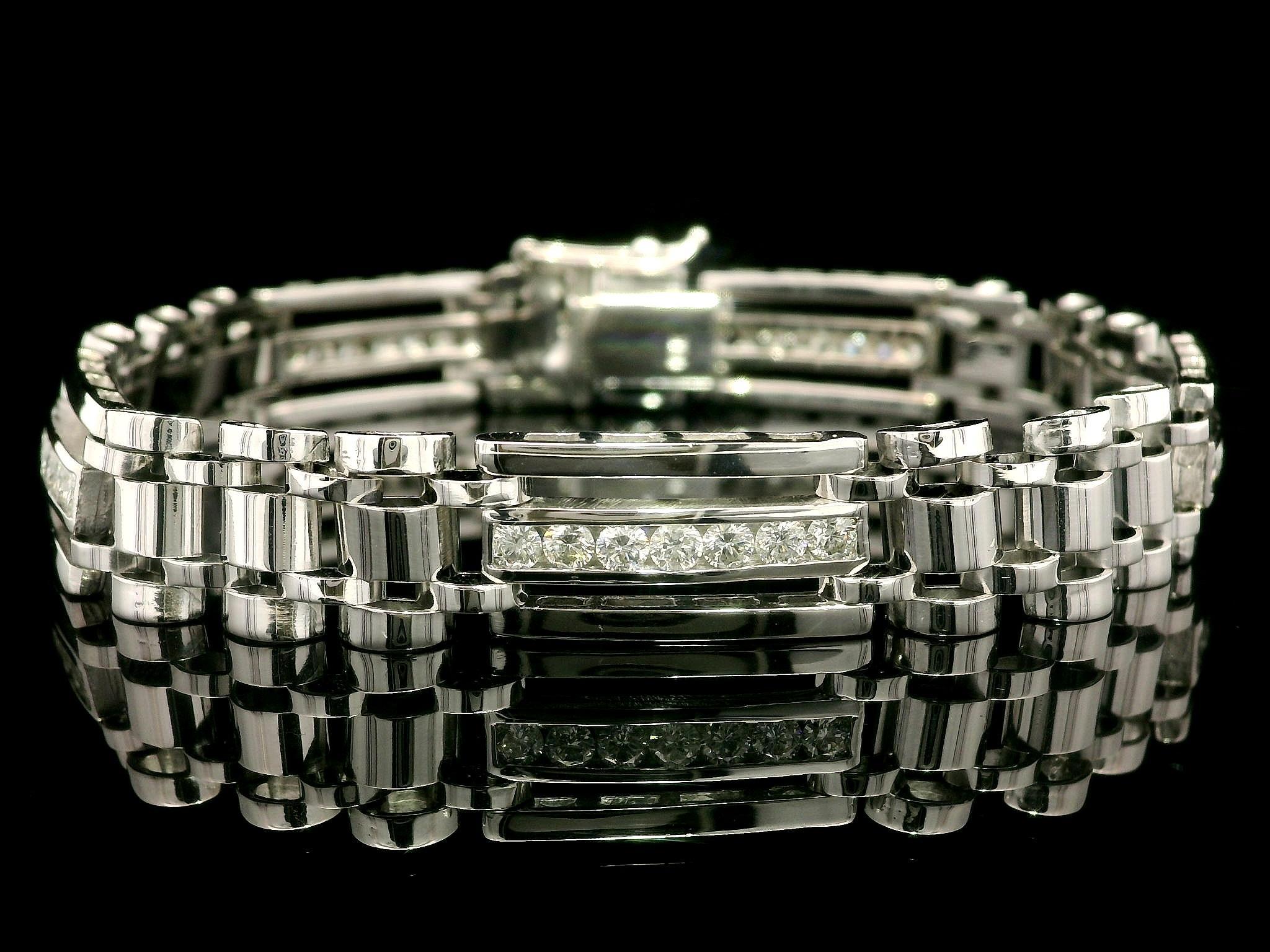 Men's White Gold 1.75ctw Channel Diamond Polished Geometric Link Chain Bracelet In Good Condition For Sale In Montclair, NJ