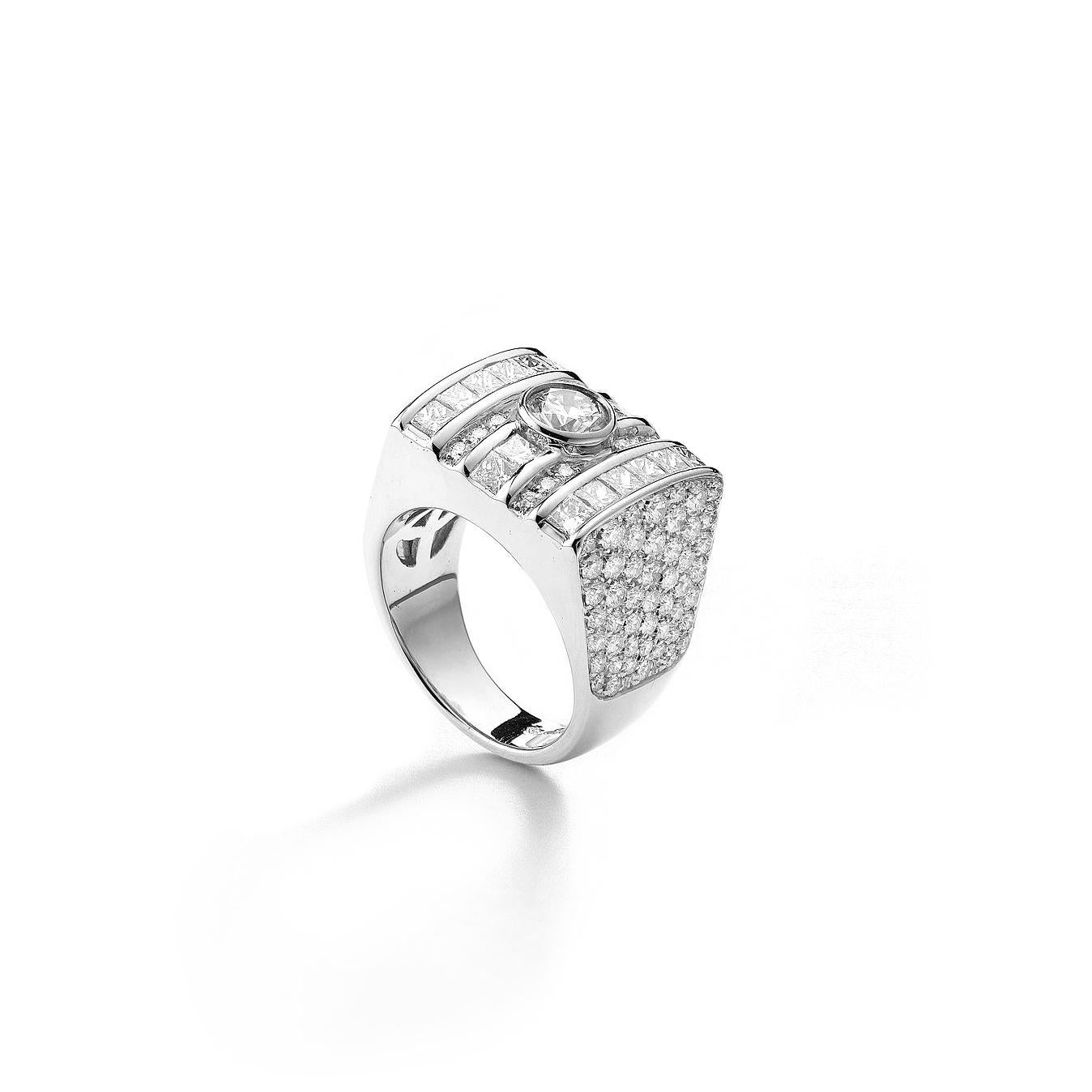 Men's ring in 18kt white gold set with 110 diamonds 1.67 cts and 16 square diamonds 1.45 cts and one diamond 0.52 Size 57           