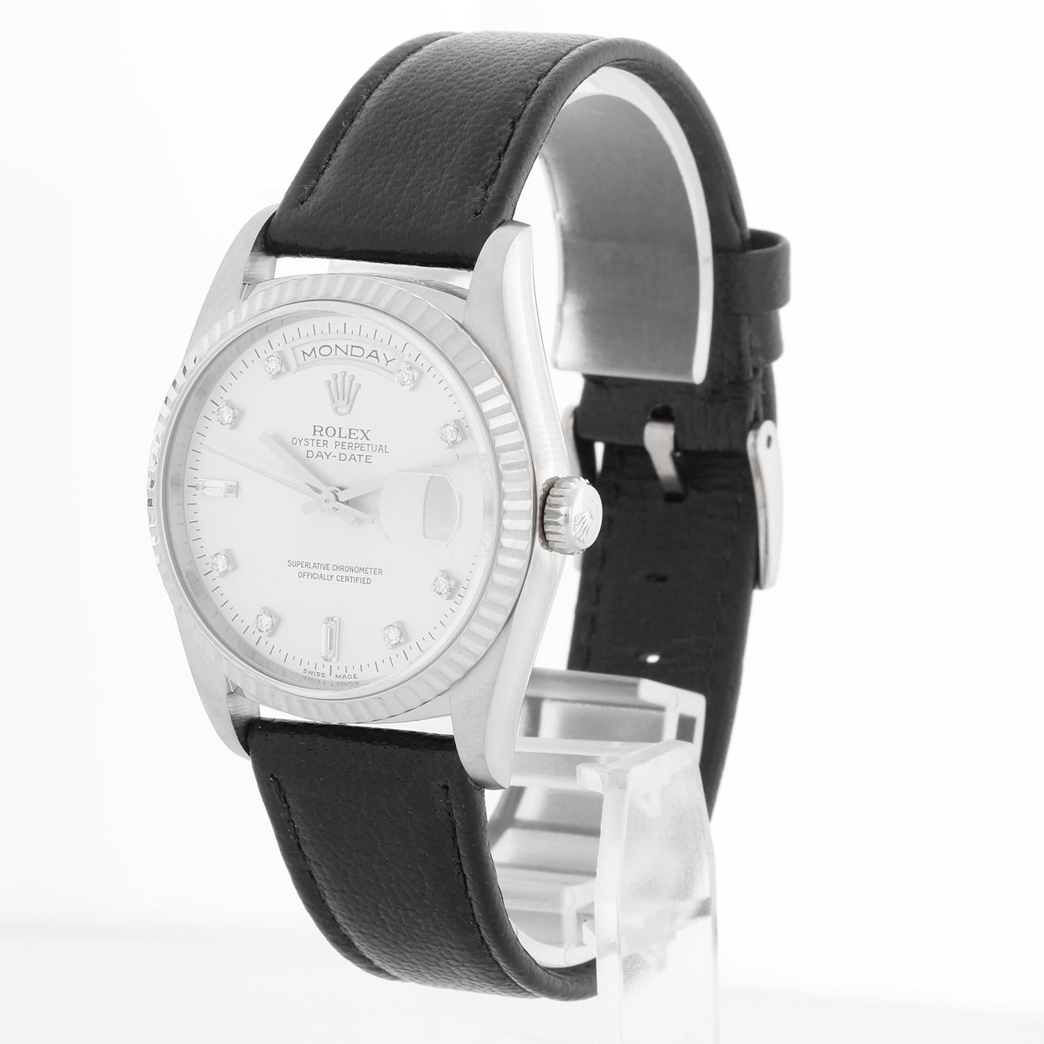 Men's  White Gold Rolex President Day-Date Watch 18239 In Excellent Condition For Sale In Dallas, TX