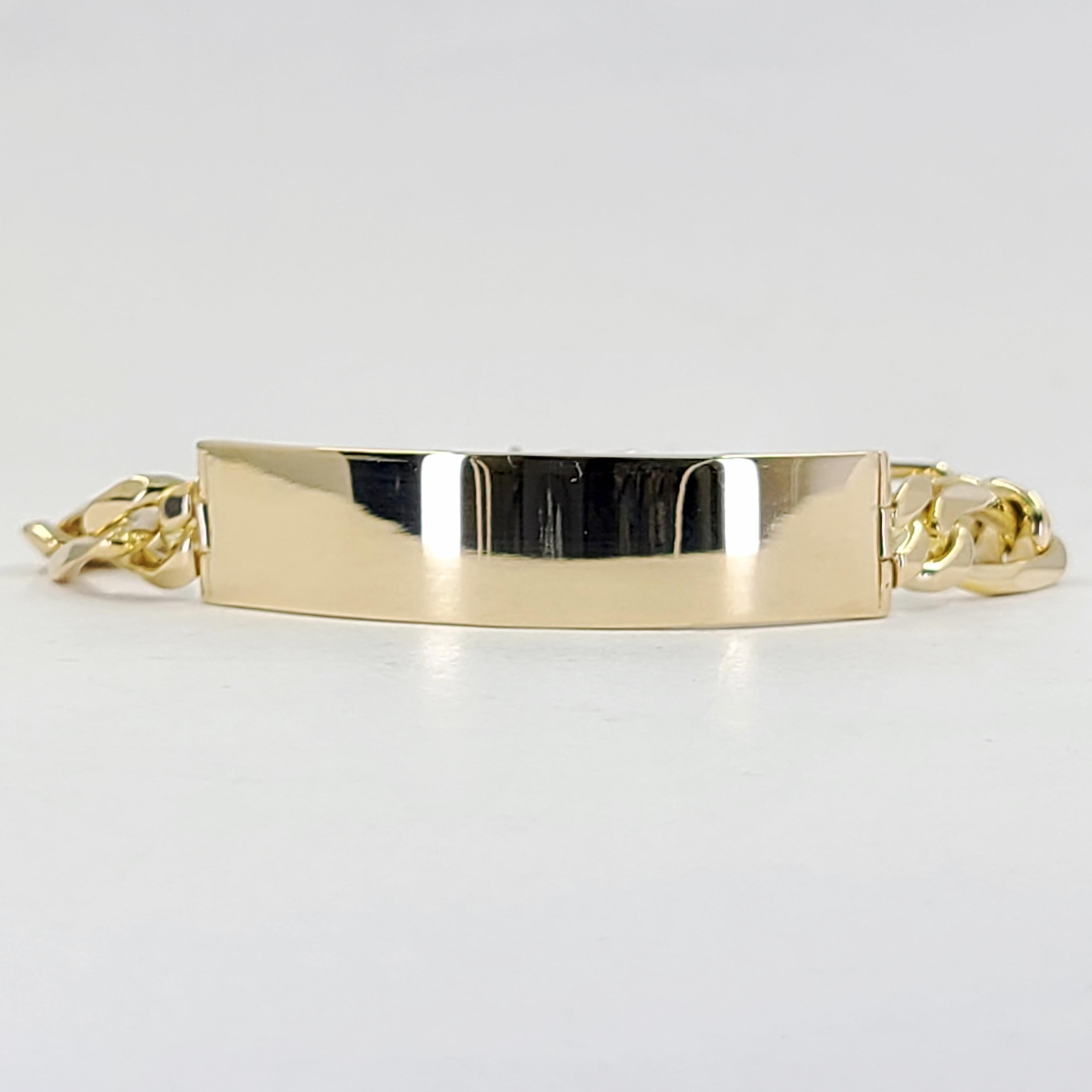 Bracelet d'identification gravable en or jaune 14 carats, largeur 12,25 mm, avec chaîne en Figaro mesurant 8 pouces de long. Fermeture de la boîte avec fermoir de sécurité Figure 8. Le poids final est de 37 grammes.
