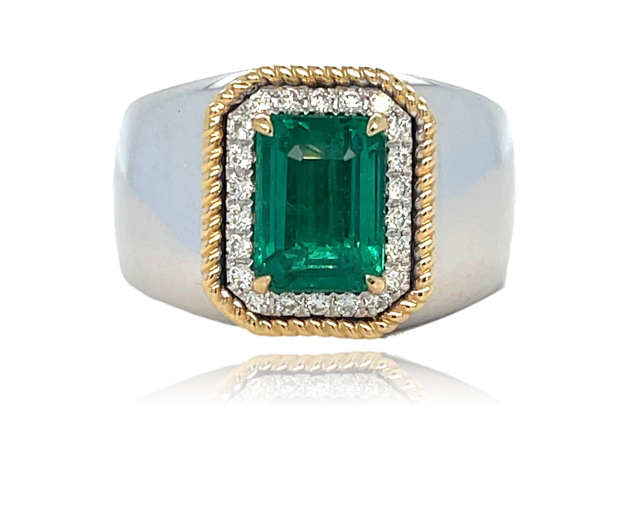 Men's Zambian Emerald and Diamond Two Tone 14KYW Gold Ring In New Condition For Sale In New York, NY