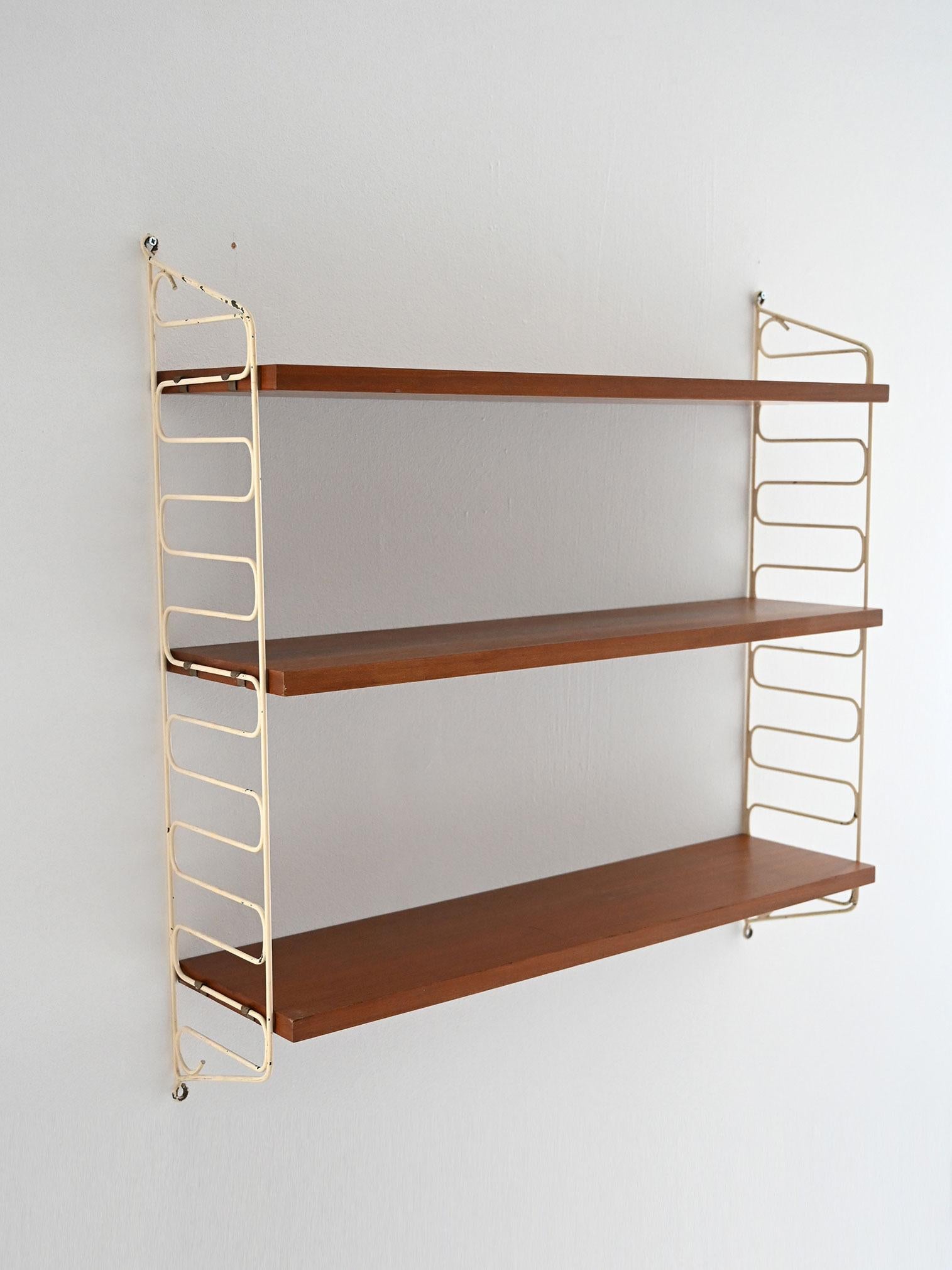 Scandinave moderne Etagère scandinave en teck Hylla des années 1960 en vente