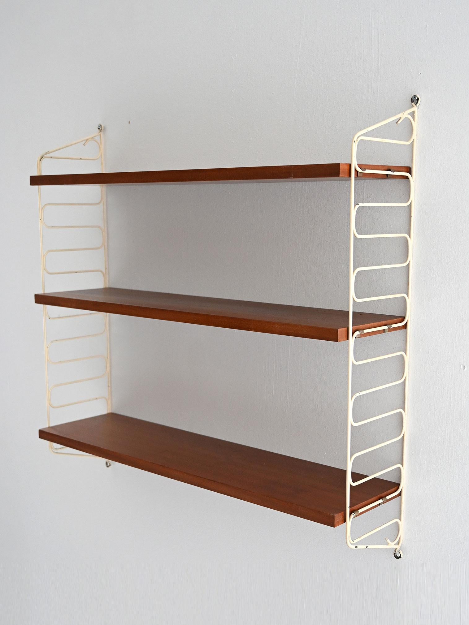 Scandinavian Etagère scandinave en teck Hylla des années 1960 en vente