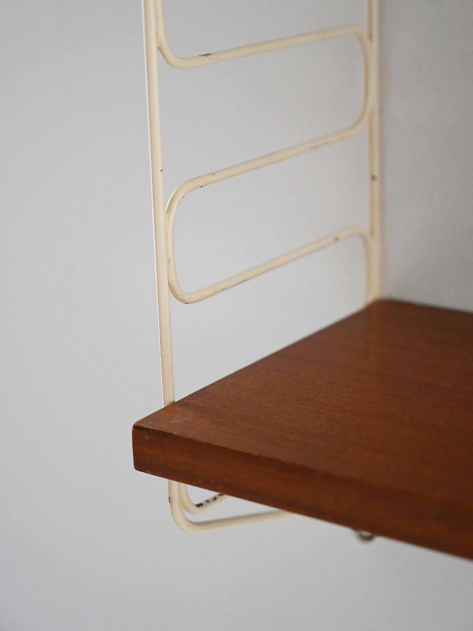Mid-20th Century Etagère scandinave en teck Hylla des années 1960 en vente