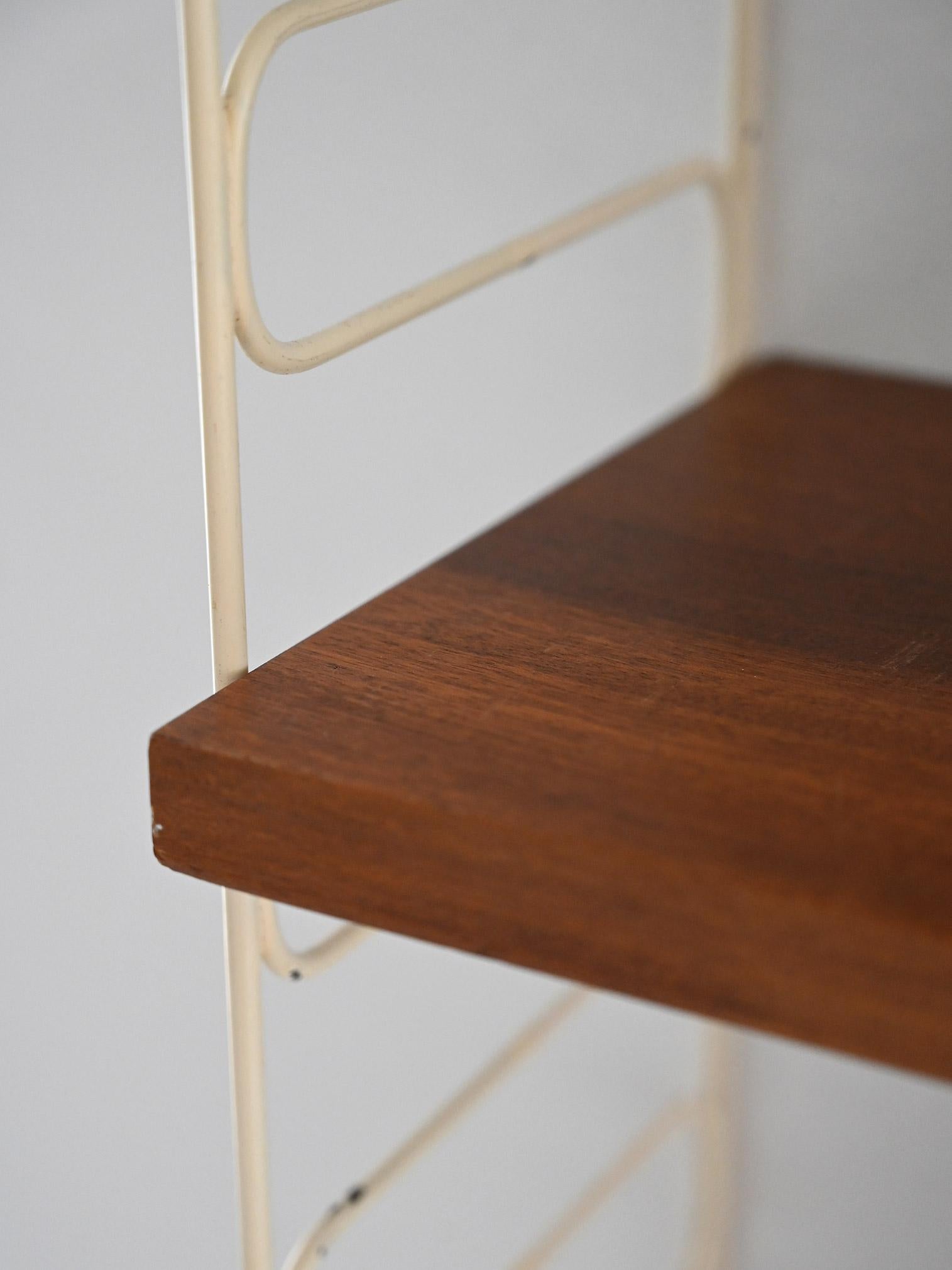 Teck Etagère scandinave en teck Hylla des années 1960 en vente