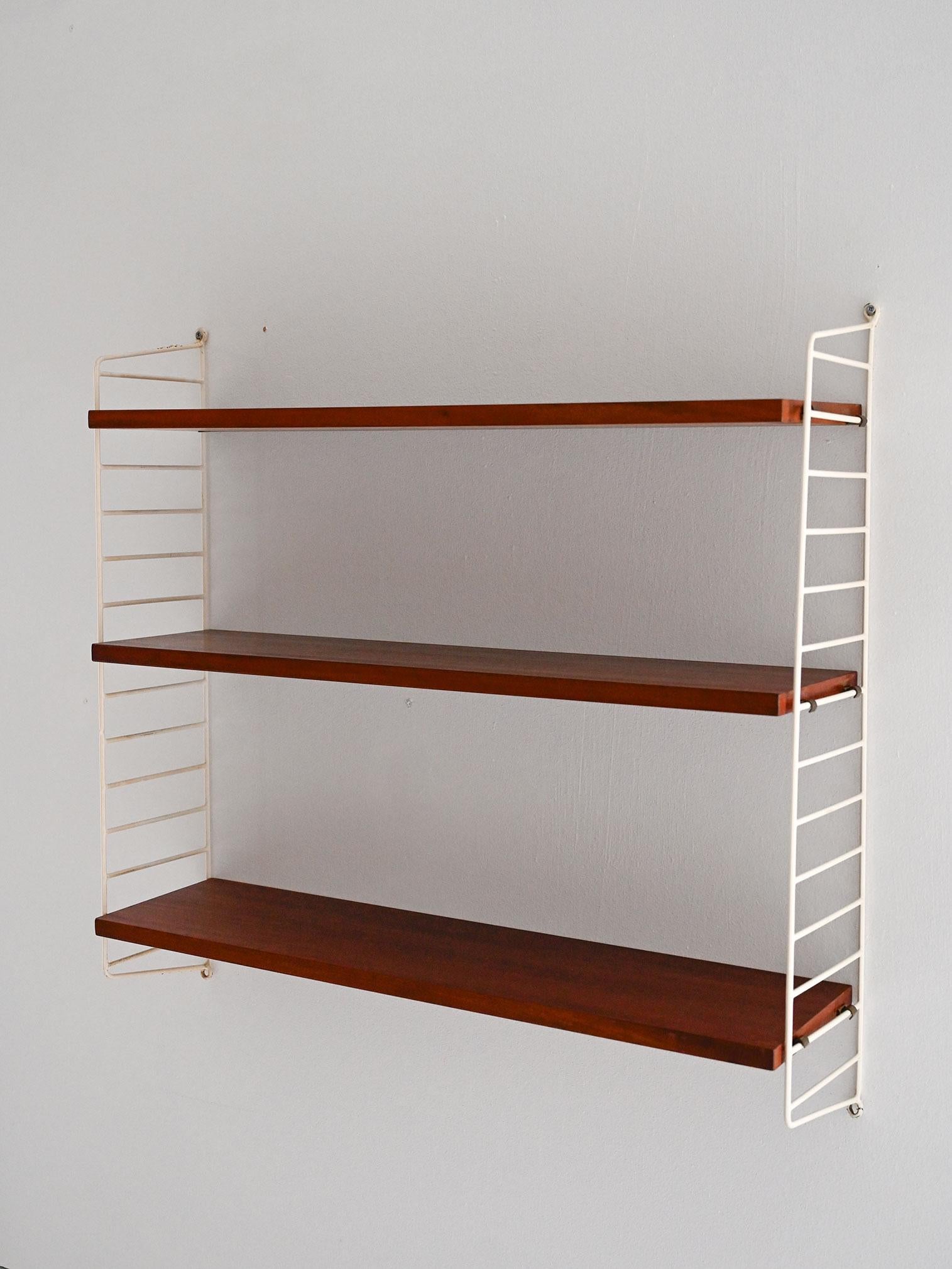 Hylla Skandinavisches Regal aus Mahagoni im Vintage-Stil (Skandinavische Moderne) im Angebot