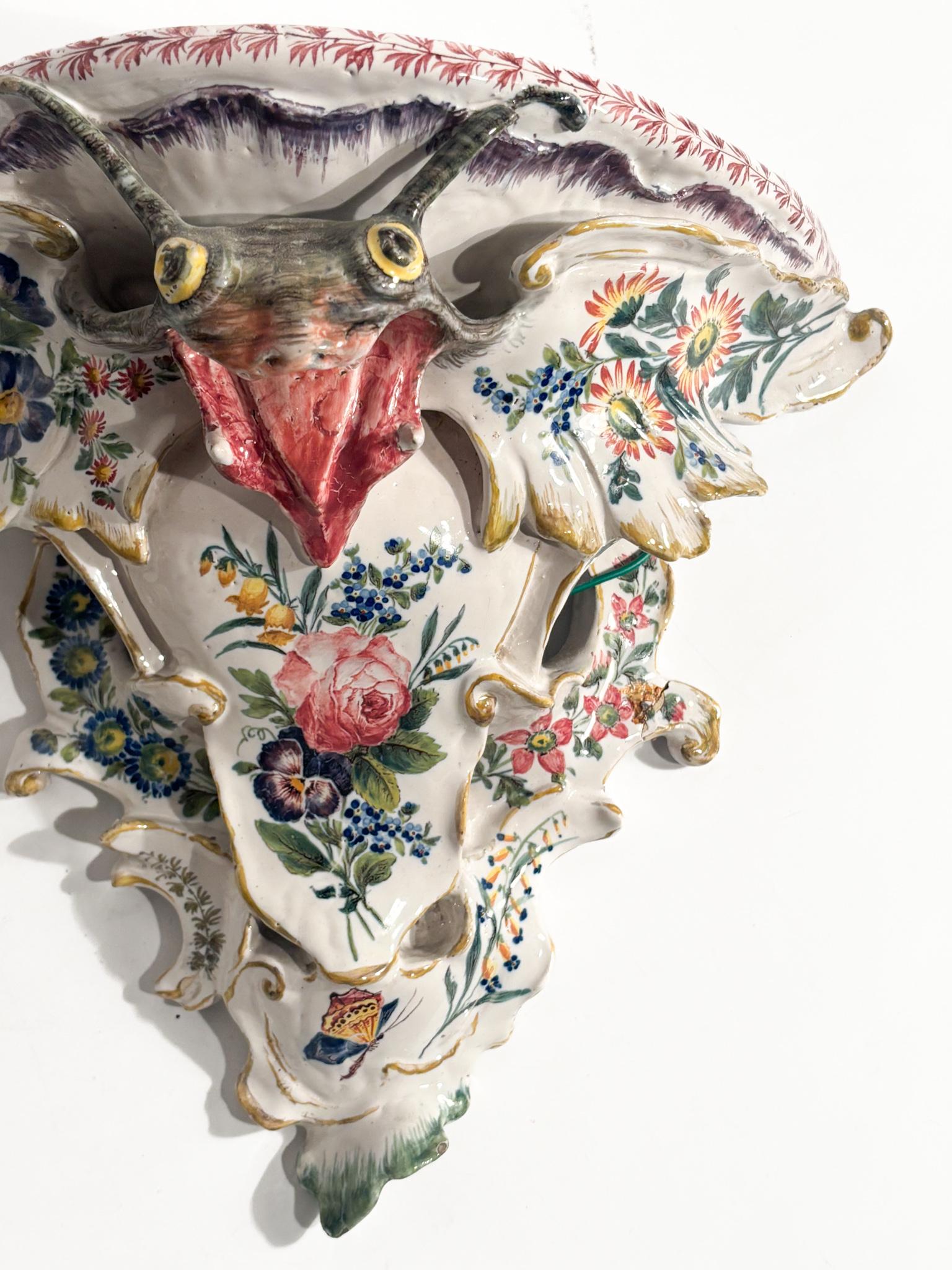 Mensola in Ceramica di GBV Nove con Fiera Dipinta a Mano XIX Secolo in vendita 3
