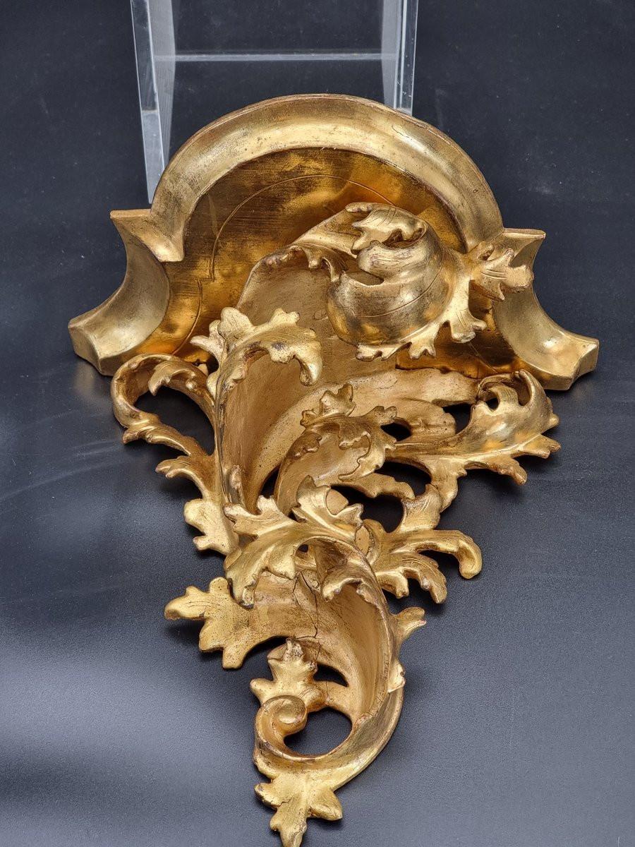Geschnitztes Regal aus vergoldetem Holz - Florenz, Mitte des 19 (Handgeschnitzt) im Angebot