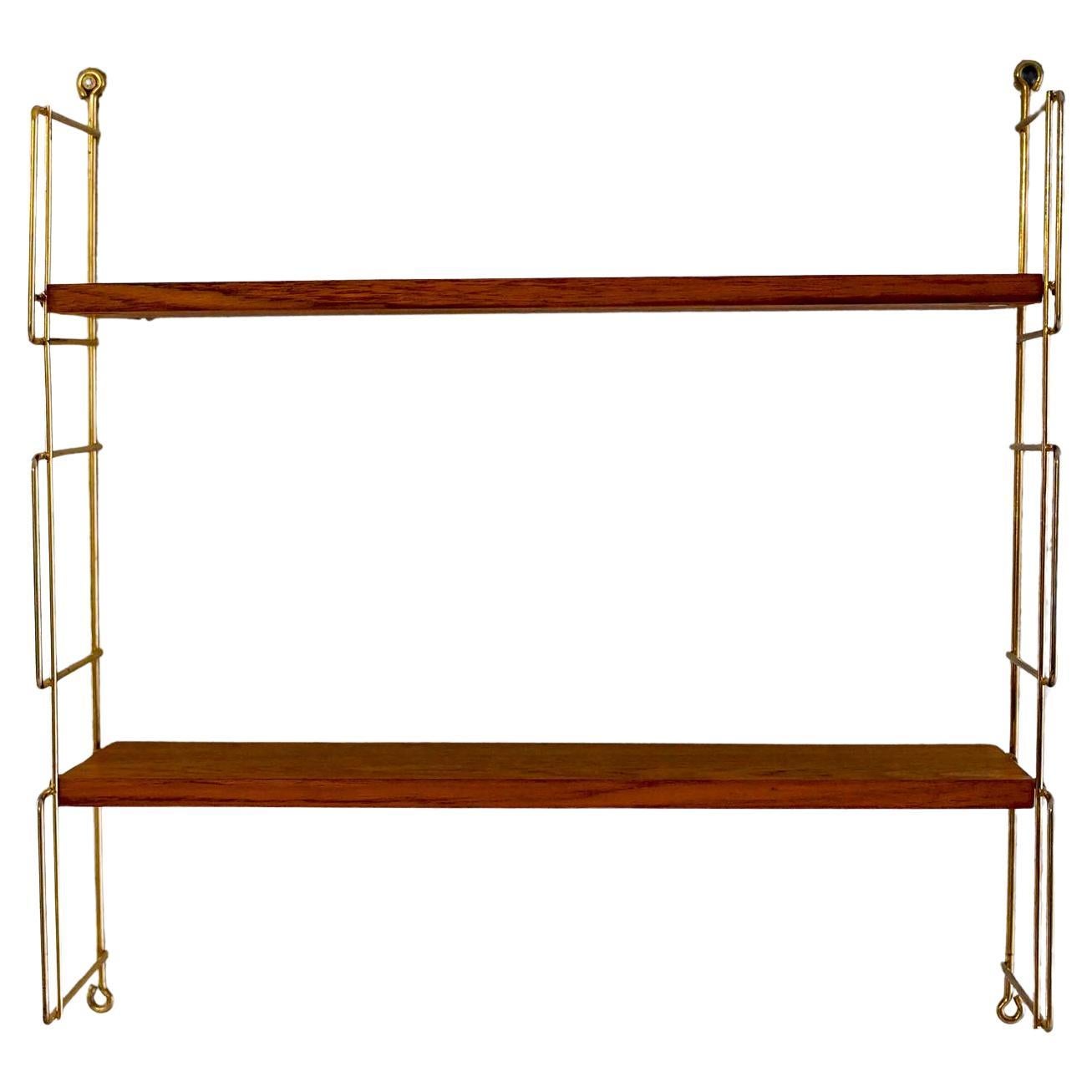 Hängendes Regal (Hylla) mit Messingrahmen