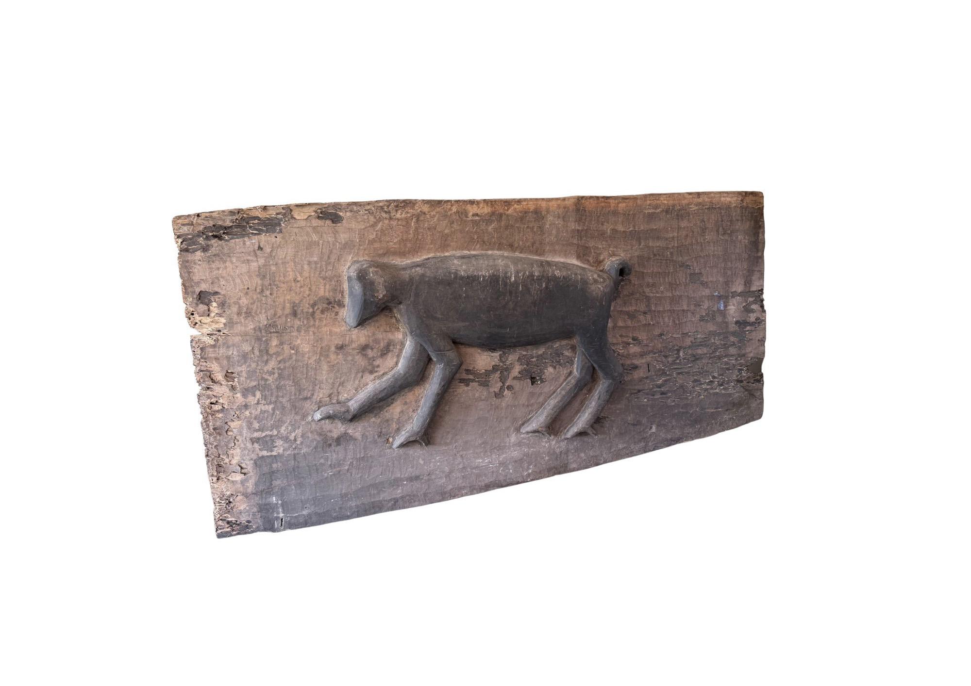 Llamativa talla de gibón Bilou en panel de puerta tribal de las Mentawai c. 1900 Hecho a mano en venta