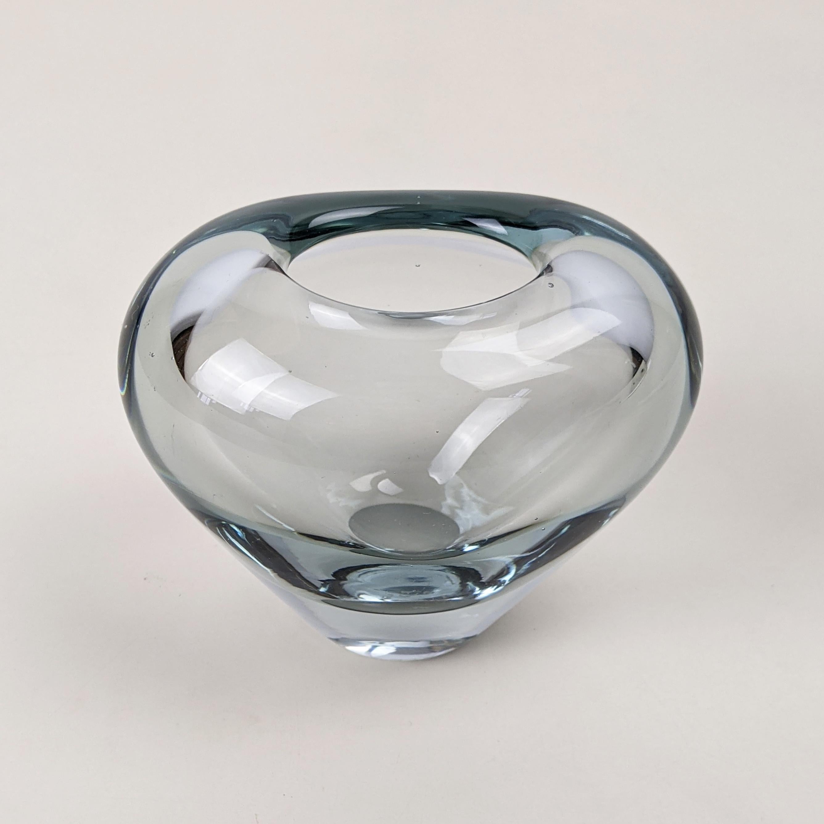 Petit vase Menuet en forme de cœur de Per Ltken pour Holmegaard, vers 1960 Bon état - En vente à London, GB