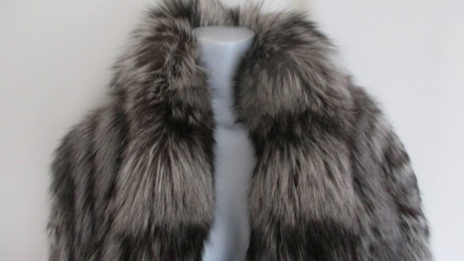 Men's or Women's Long Silver Fox Fur Coat  In Good Condition In Amsterdam, NL