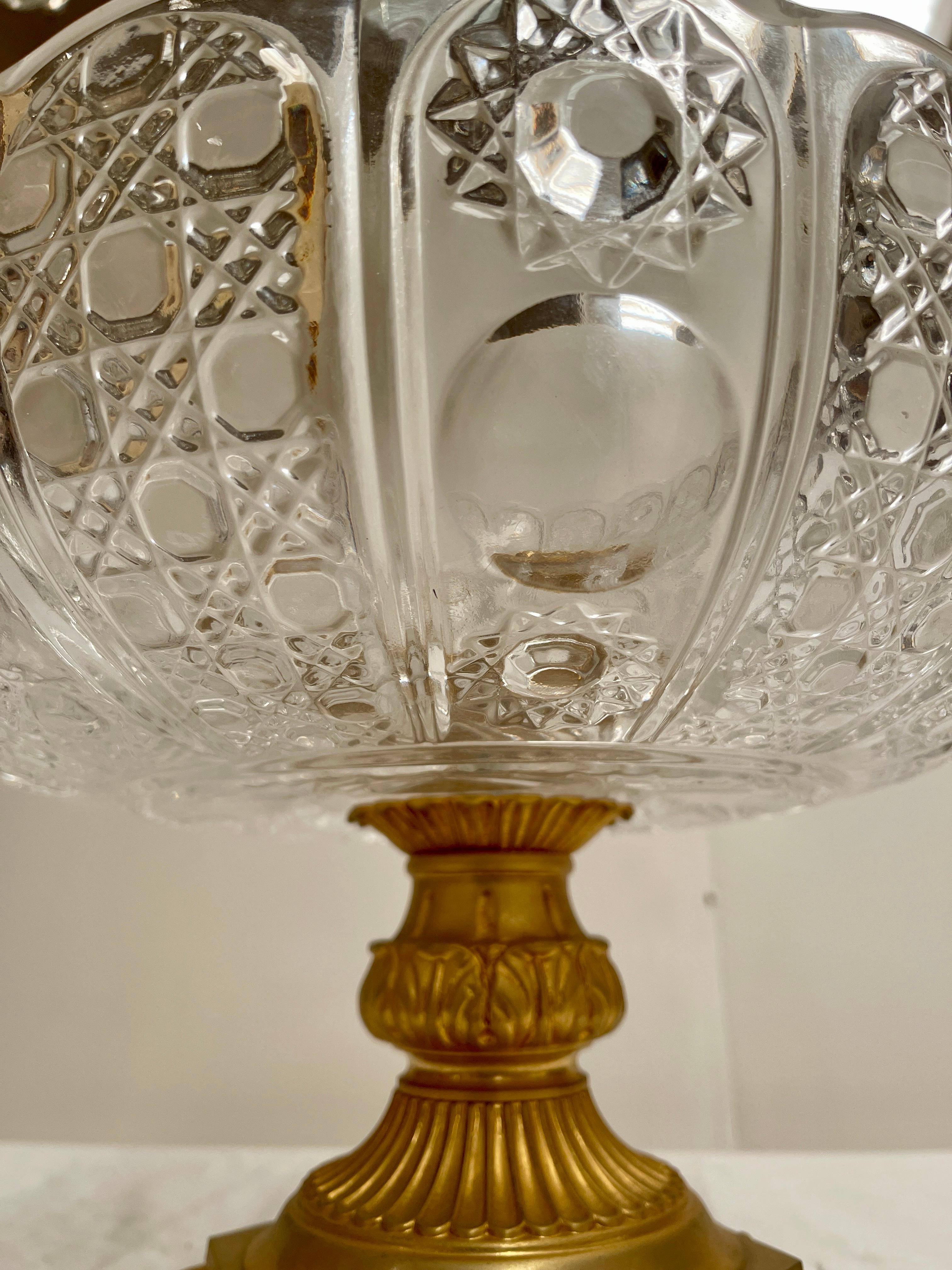 Wunderschöner Tafelaufsatz aus italienischem Kristall und 24 Karat vergoldeter Bronze im Angebot 4