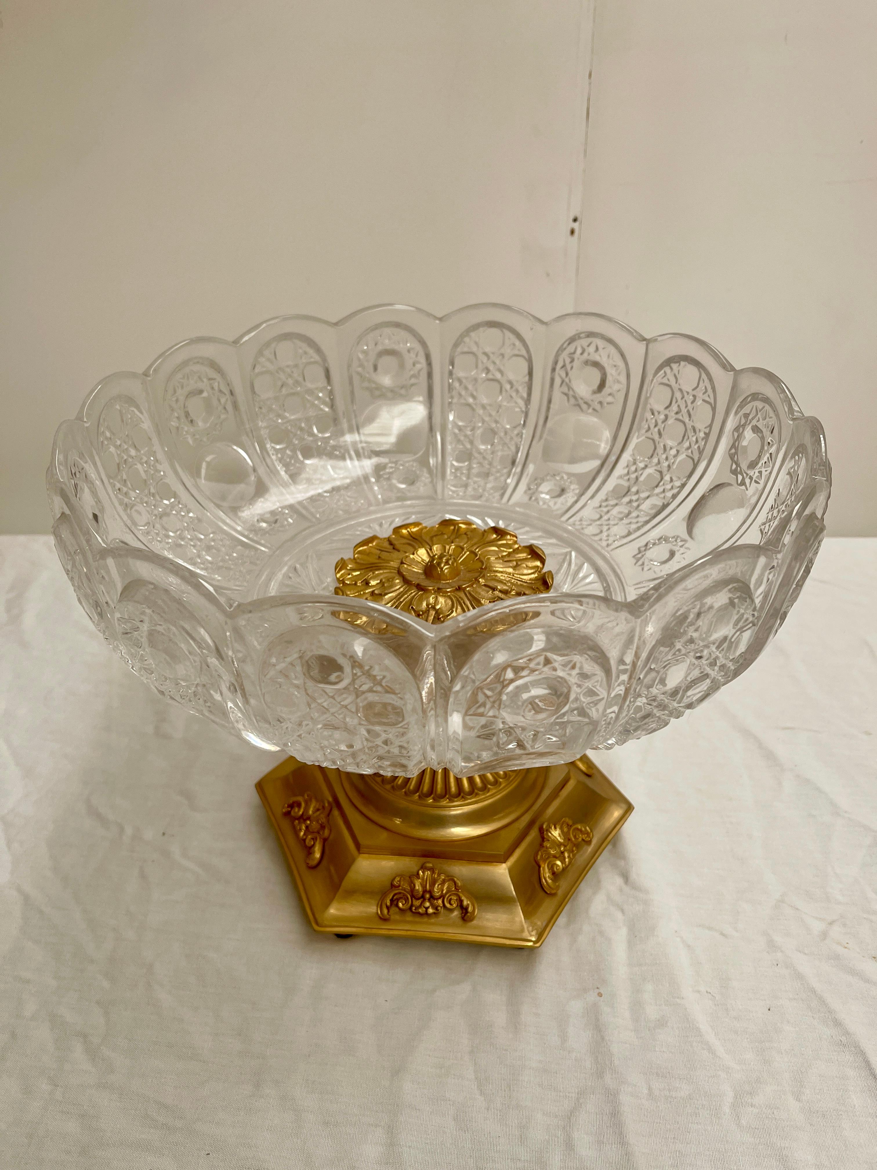 Wunderschöner Tafelaufsatz aus italienischem Kristall und 24 Karat vergoldeter Bronze im Zustand „Hervorragend“ im Angebot in Cantù, IT