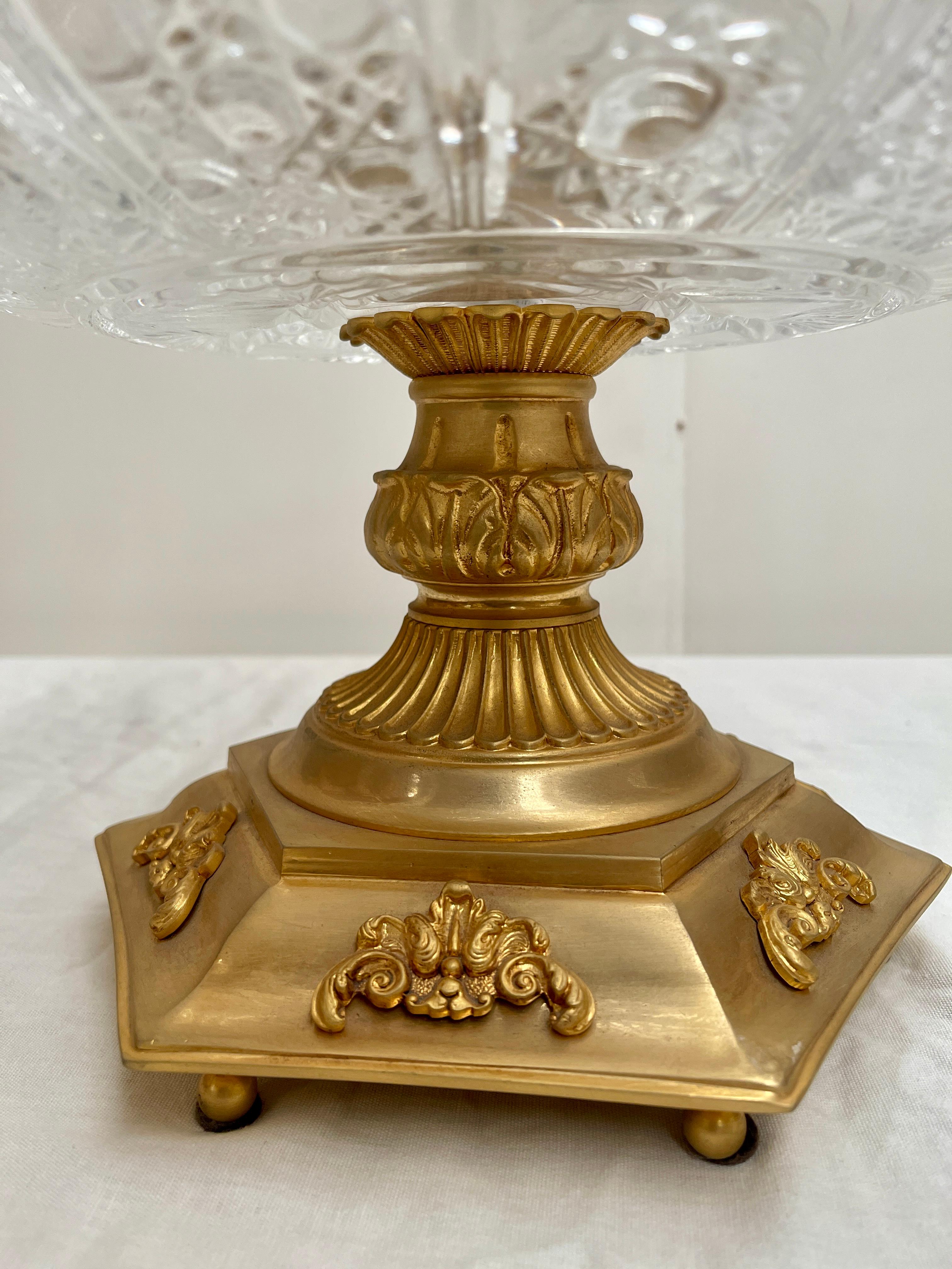 Wunderschöner Tafelaufsatz aus italienischem Kristall und 24 Karat vergoldeter Bronze (Vergoldung) im Angebot