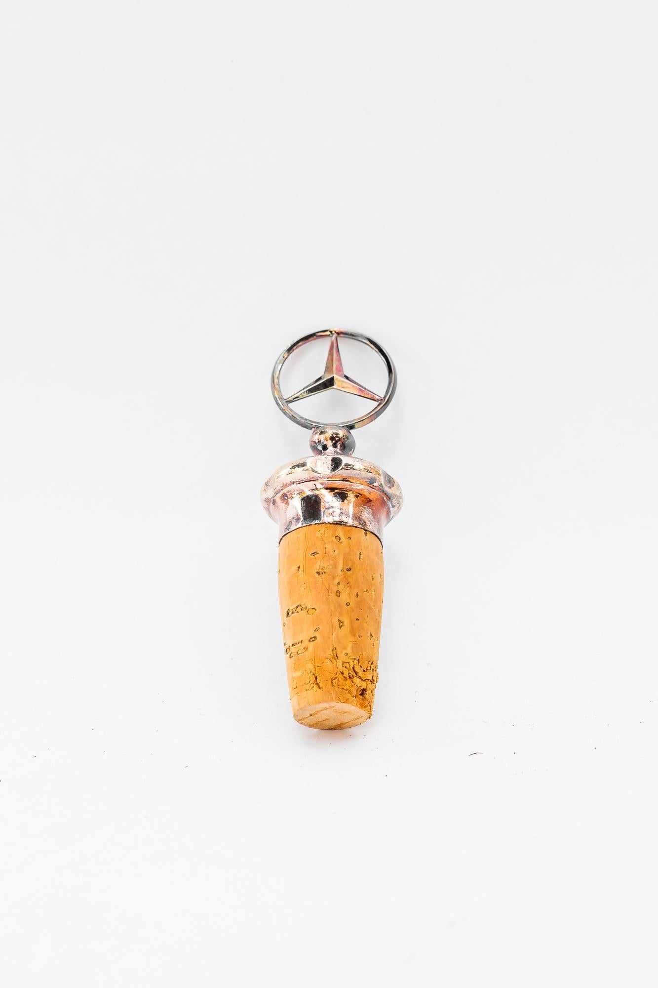 Mercedes Flaschenverschluss Messing ( versilbert ) Wien um 1920er Jahre
Ursprünglicher Zustand
