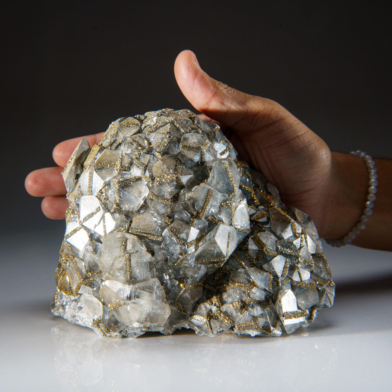 Mercedes Calcite mit Pyritkristall-Cluster aus China (Kristall) im Angebot