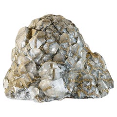 Mercedes Calcite mit Pyritkristall-Cluster aus China