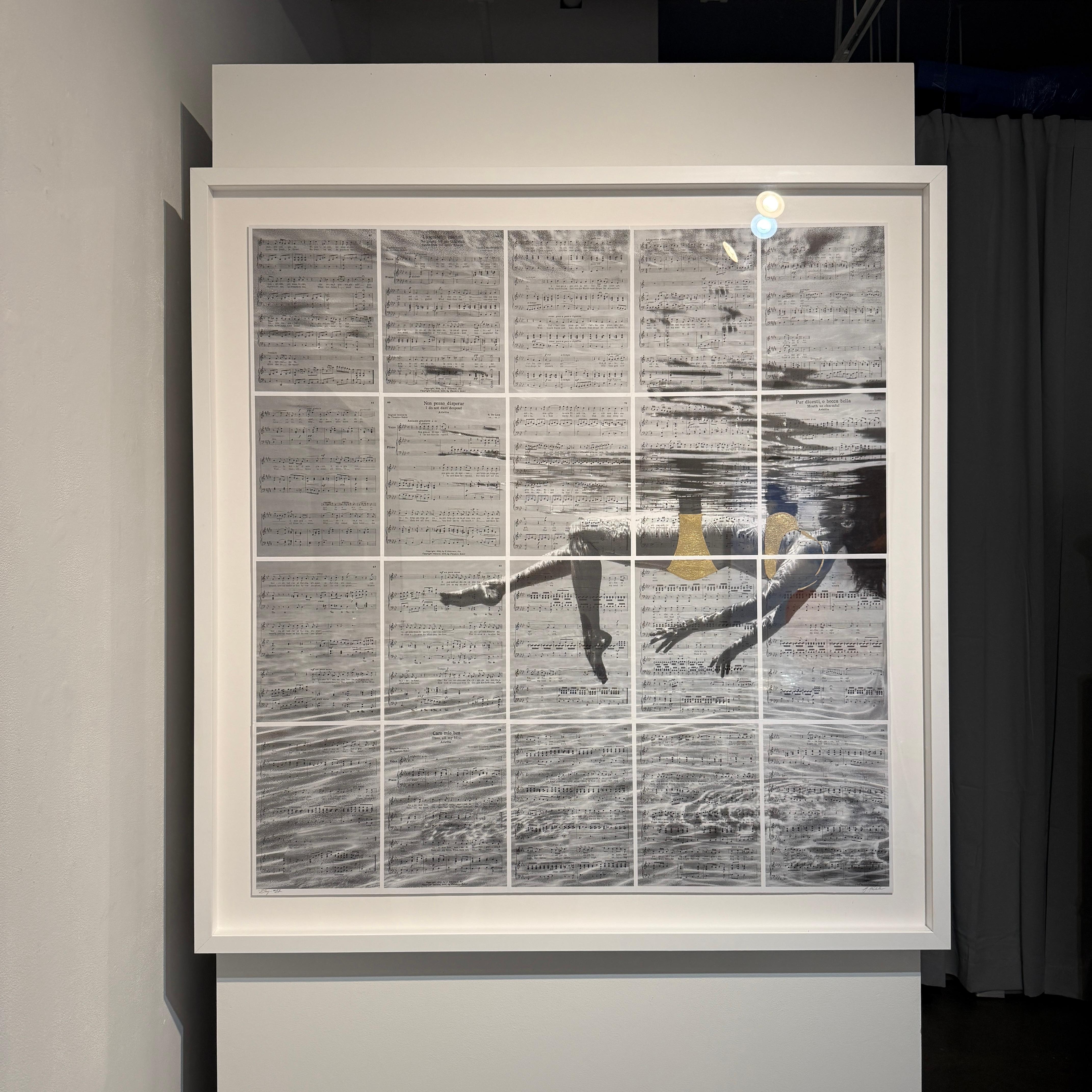 Eintauchen: Tag #33 (Gold) (Zeitgenössisch), Mixed Media Art, von Mercedes Jelinek