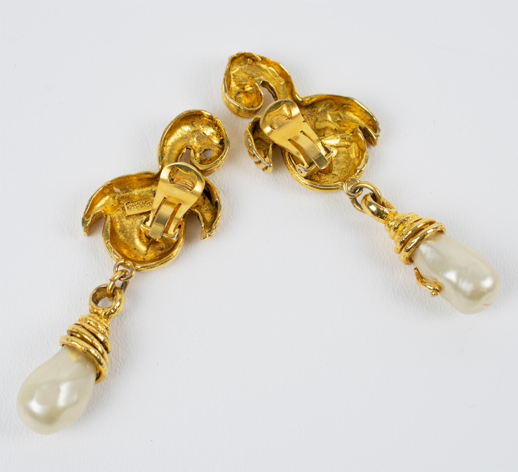 Mercedes Robirosa Gilded Metal and Pearl Glass Drop Clip Earrings In Excellent Condition In Atlanta, GA